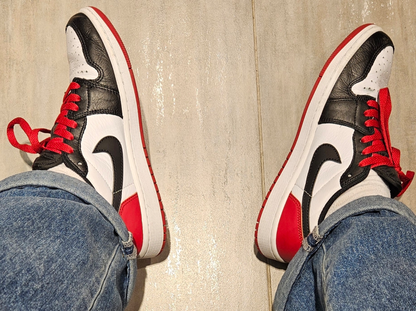 Jordan 1 Retro Low OG Black Toe 착용 스타일 - 2