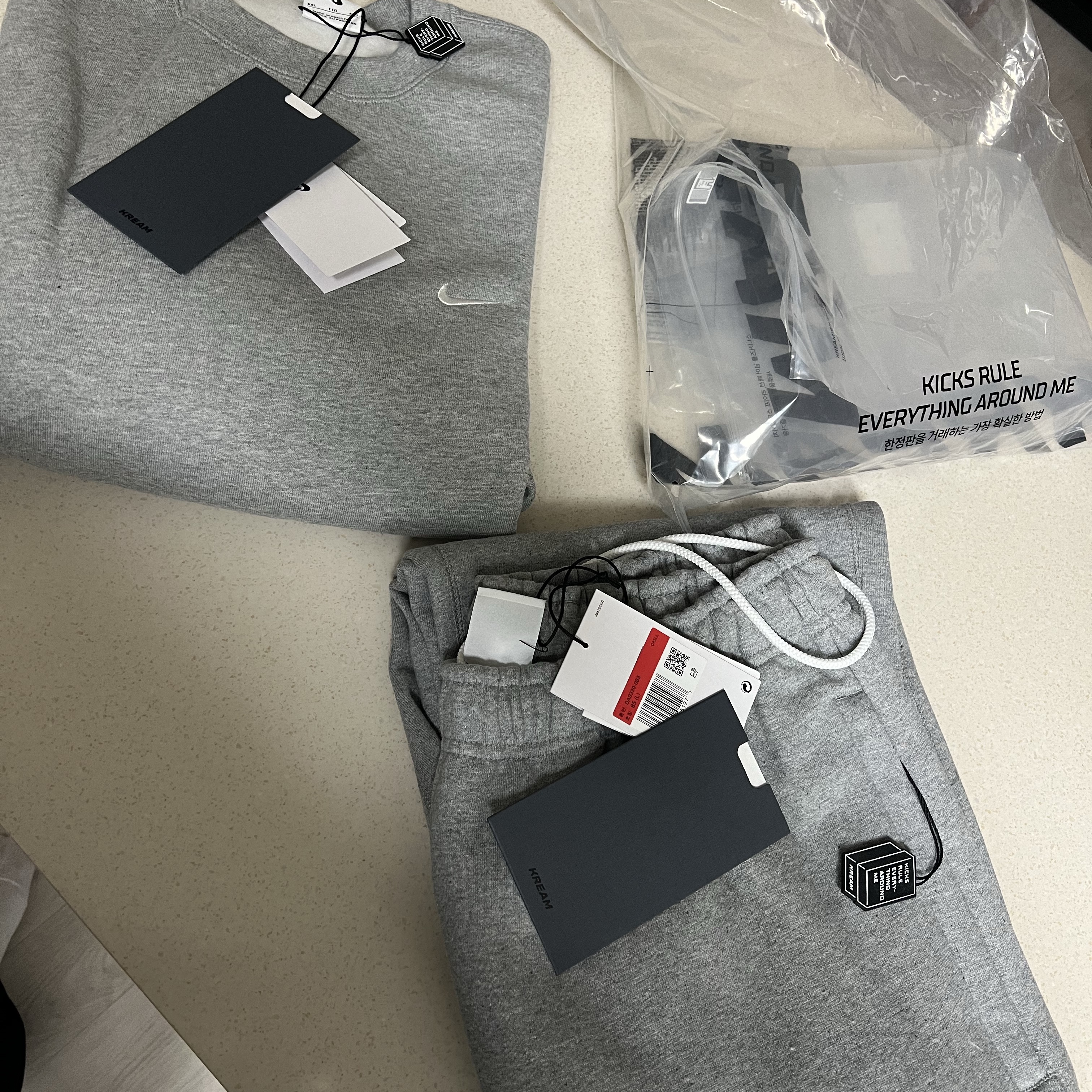 Nike NRG Solo Swoosh Fleece Pants Dark Grey Heather - Asia, Nike NRG Solo Swoosh Crew Fleece Dark Grey Heather - Asia 착용 스타일 - 1