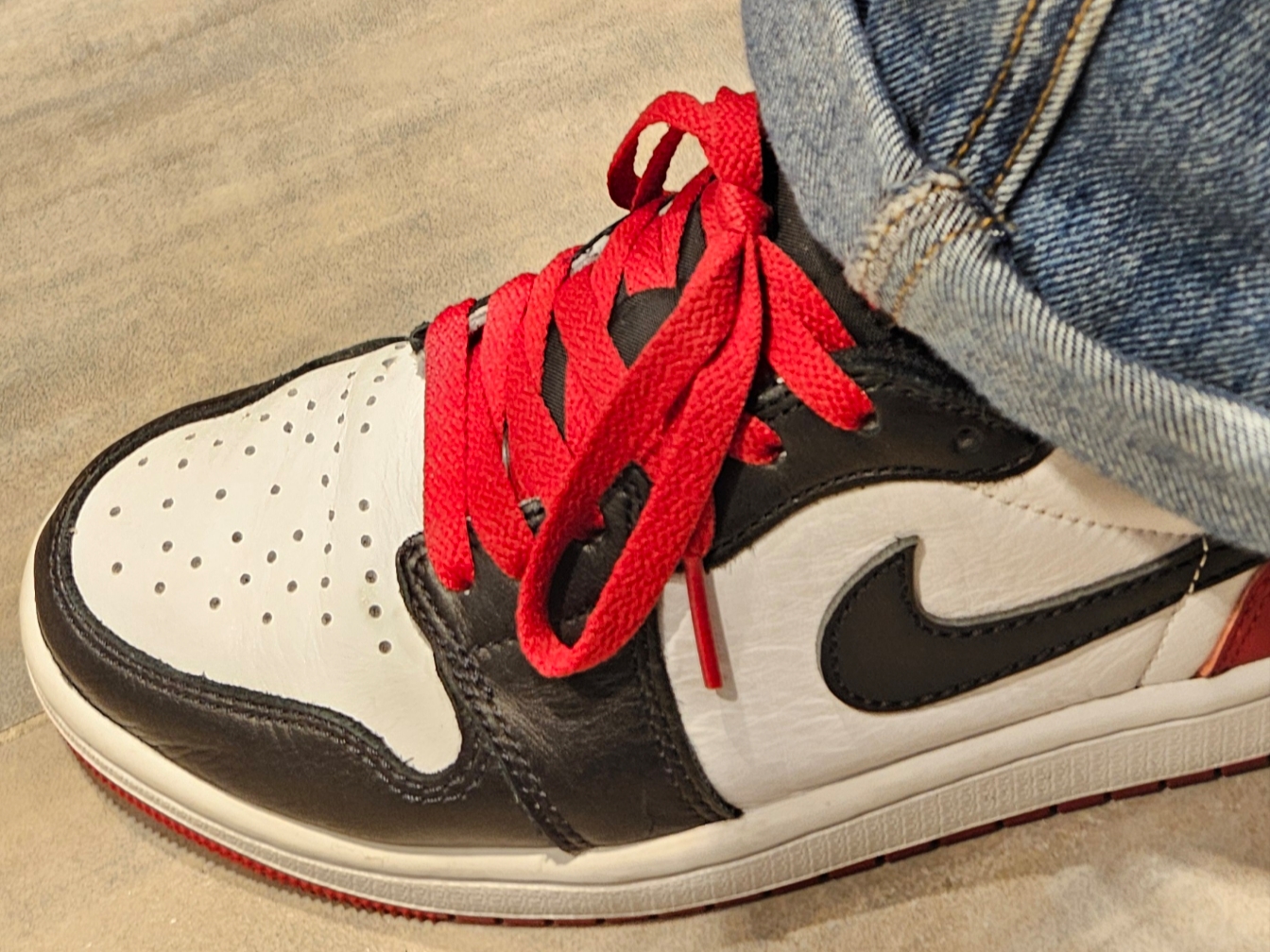 Jordan 1 Retro Low OG Black Toe 착용 스타일 - 1
