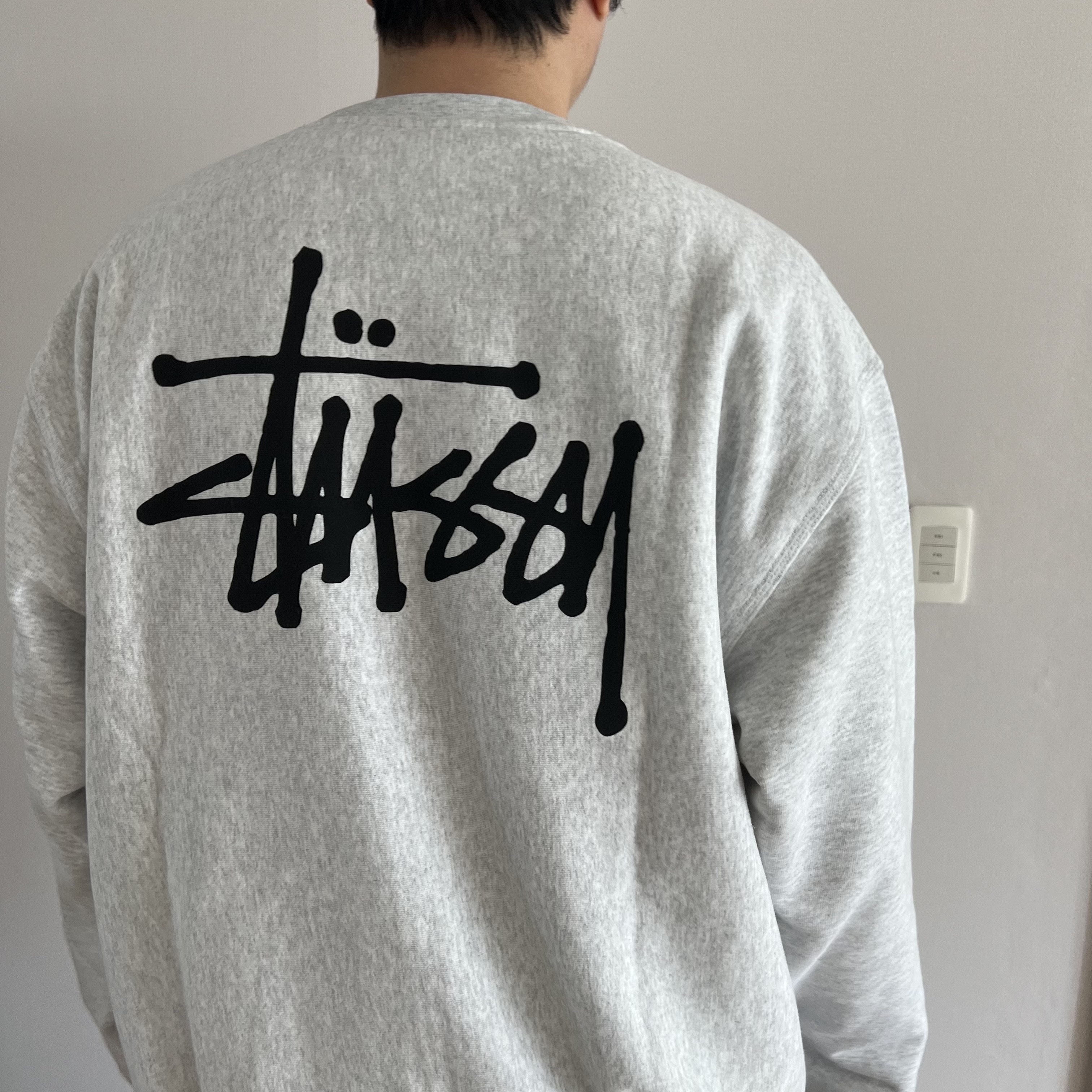 Stussy Basic Stussy Crew Ash Heather, IAB Studio x Netflix Pajama Cushion Cover Set Black 착용 스타일 - 2