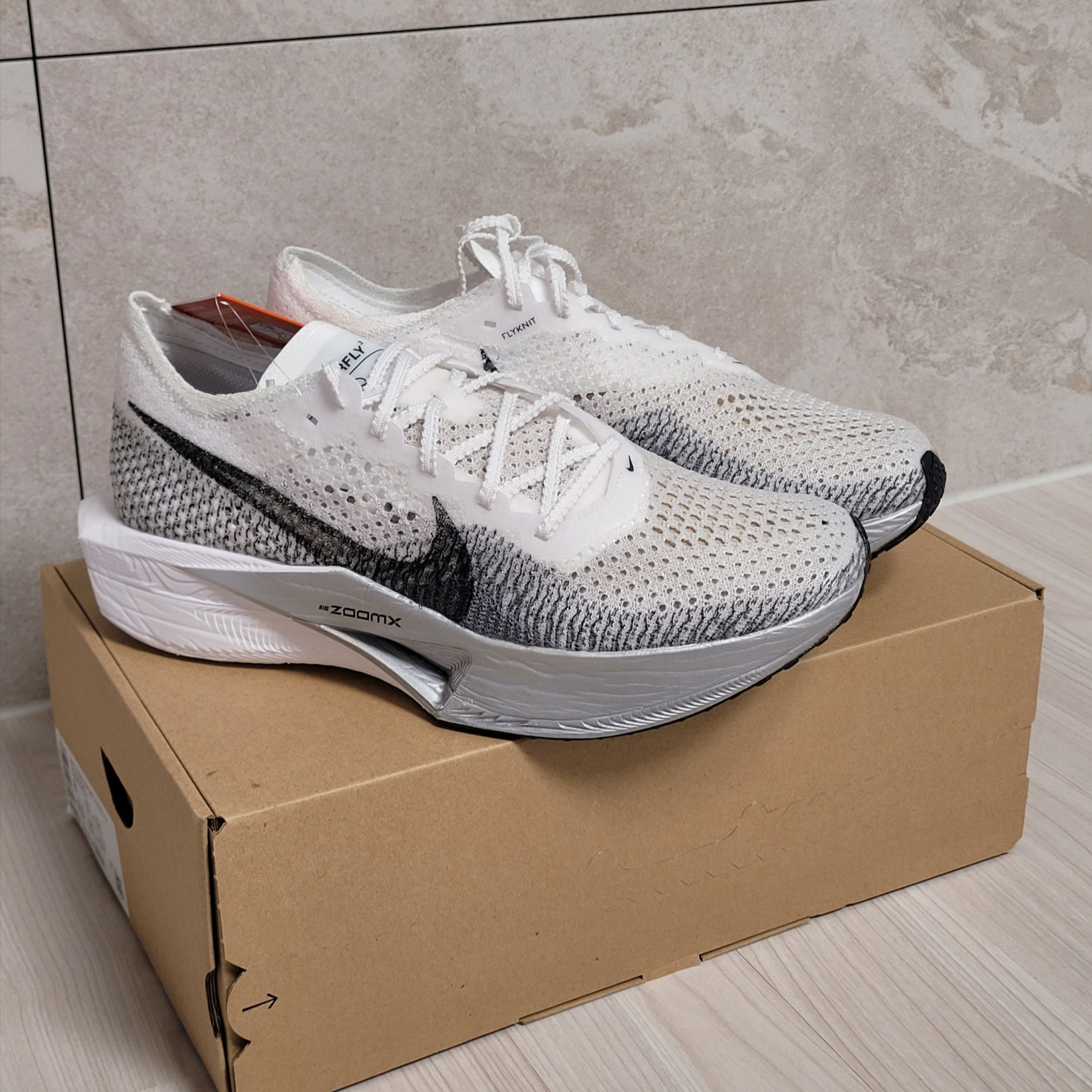 Nike ZoomX Vaporfly Next% 3 White Grey 착용 스타일