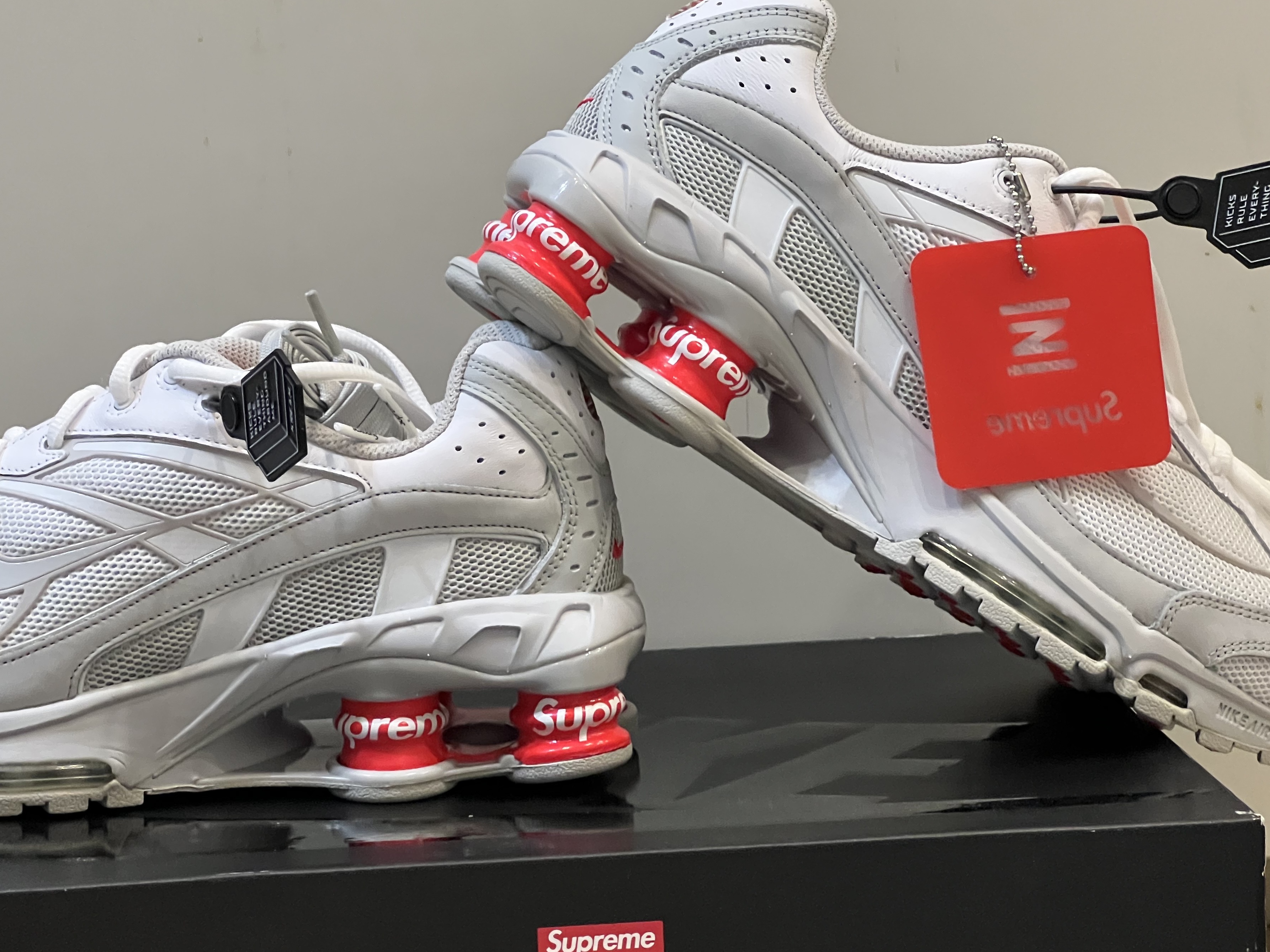 Nike x Supreme Shox Ride 2 SP White 착용 스타일 - 2