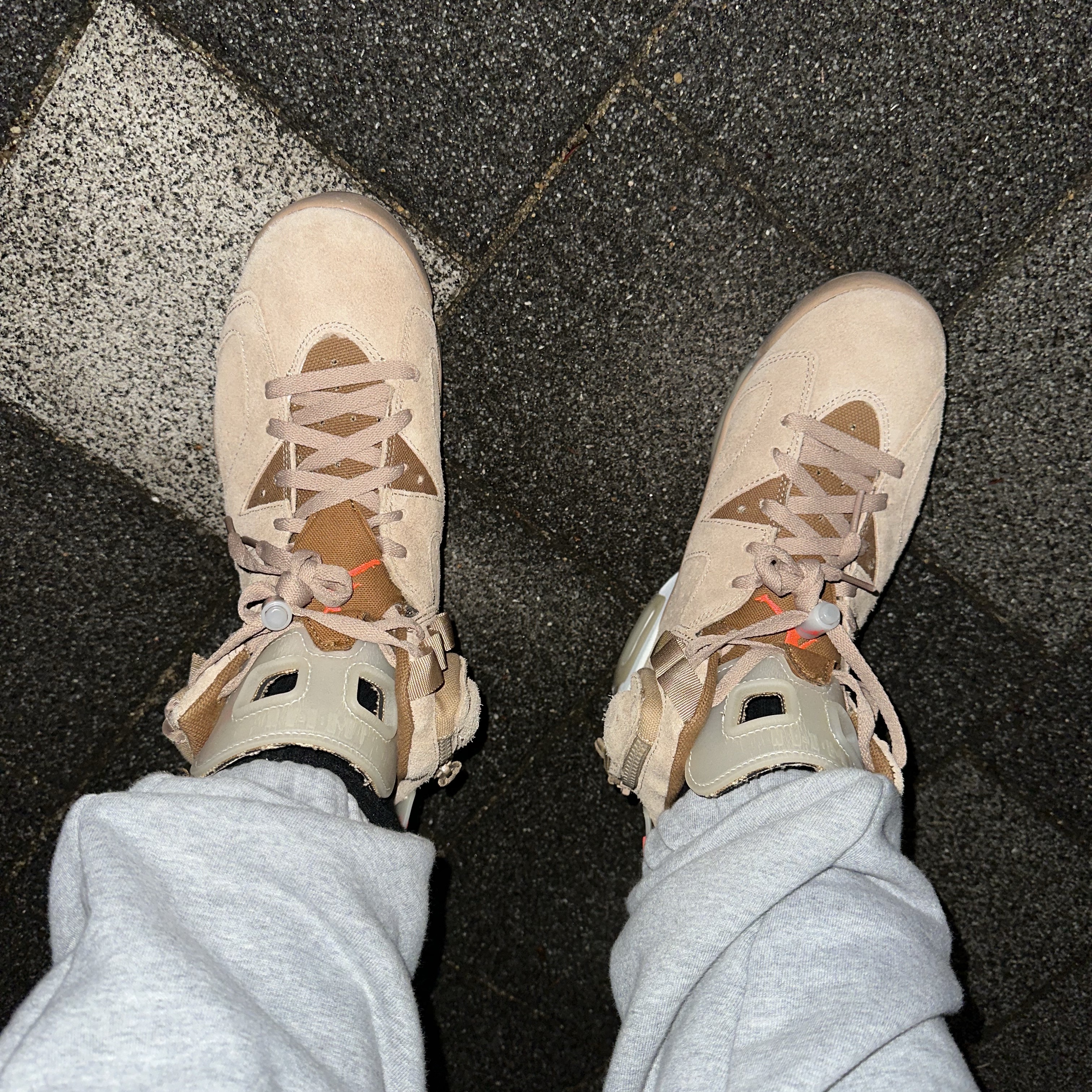 Jordan 6 x Travis Scott Retro SP British Khaki 착용 스타일