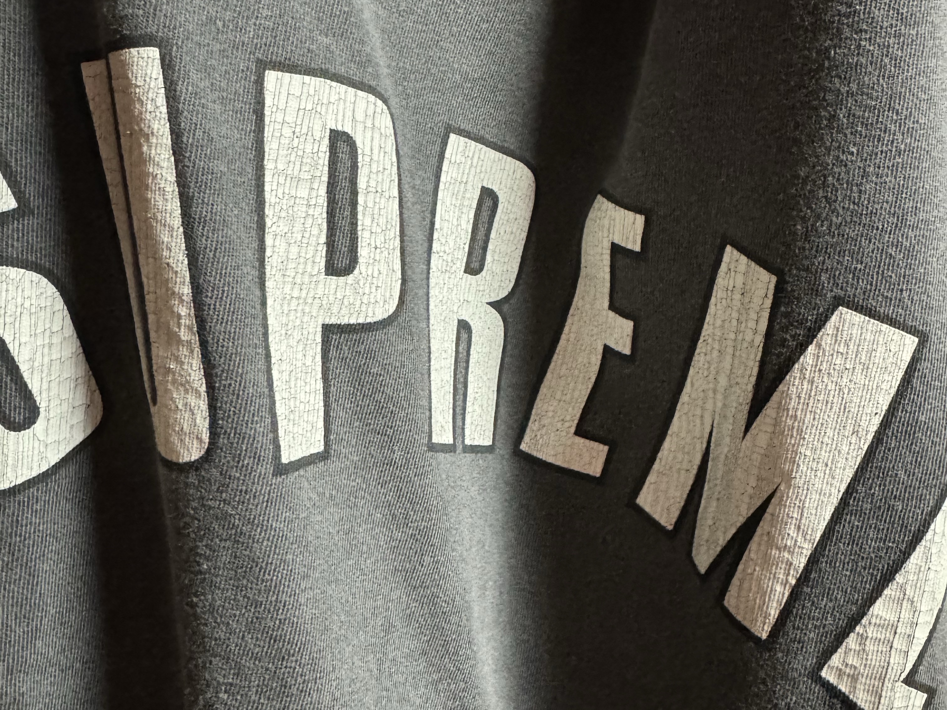 Supreme Cracked Arc S/S Top Black - 24SS 착용 스타일