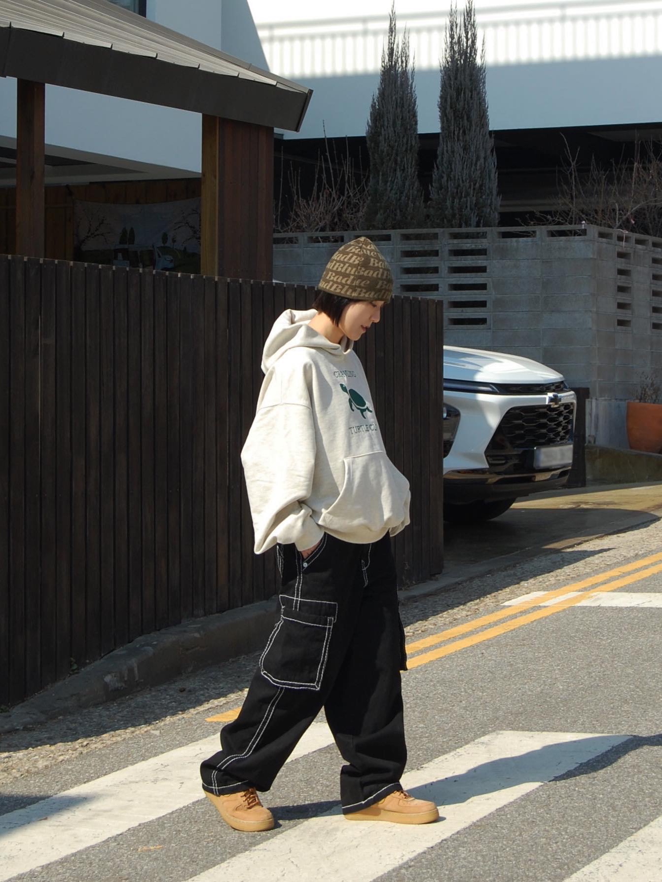True Religion Classic Cargo Pants Mk-1 Black, Nike Air Force 1 '07 WB Flax 착용 스타일 - 1