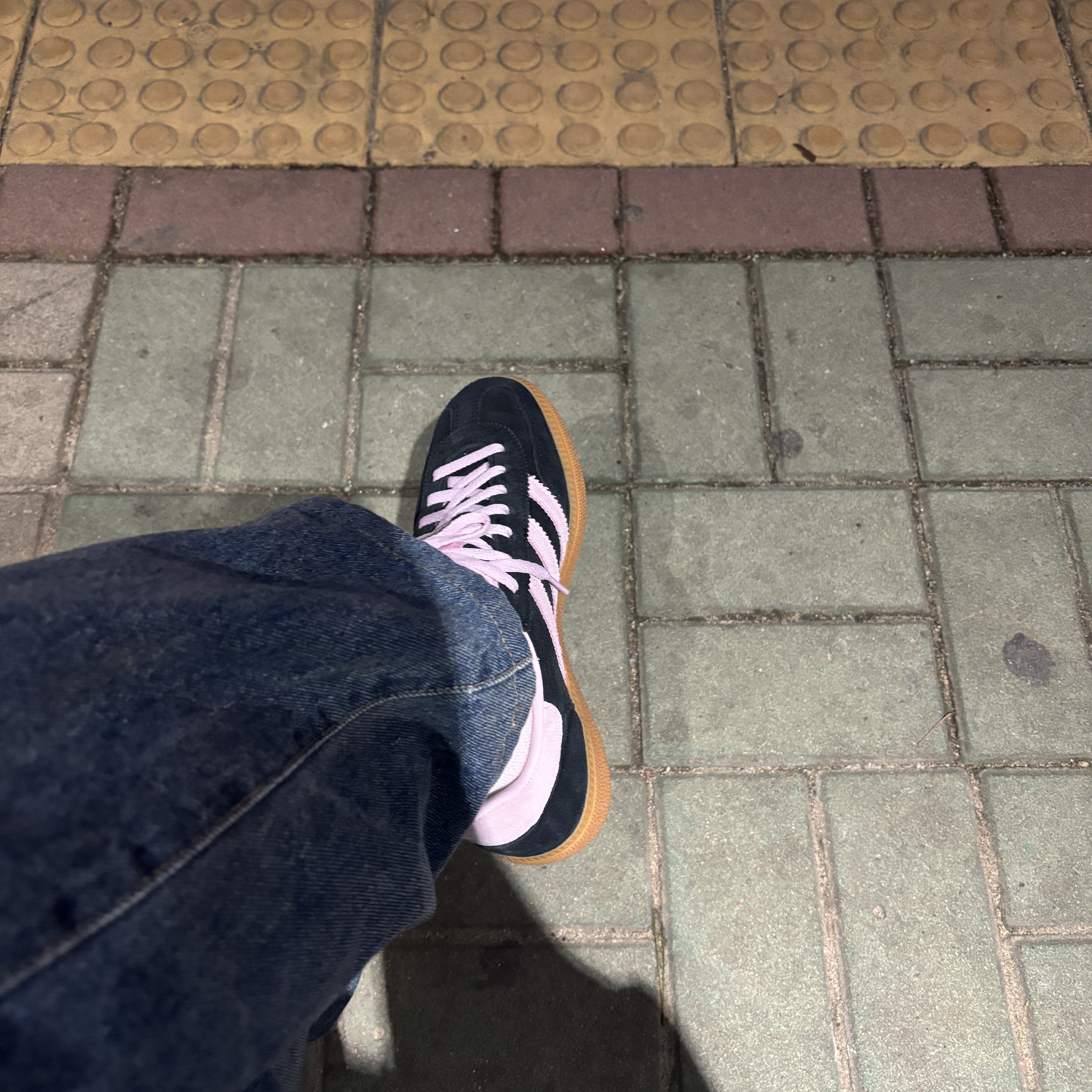 (W) Adidas Spezial Handball Core Black Clear Pink 착용 스타일