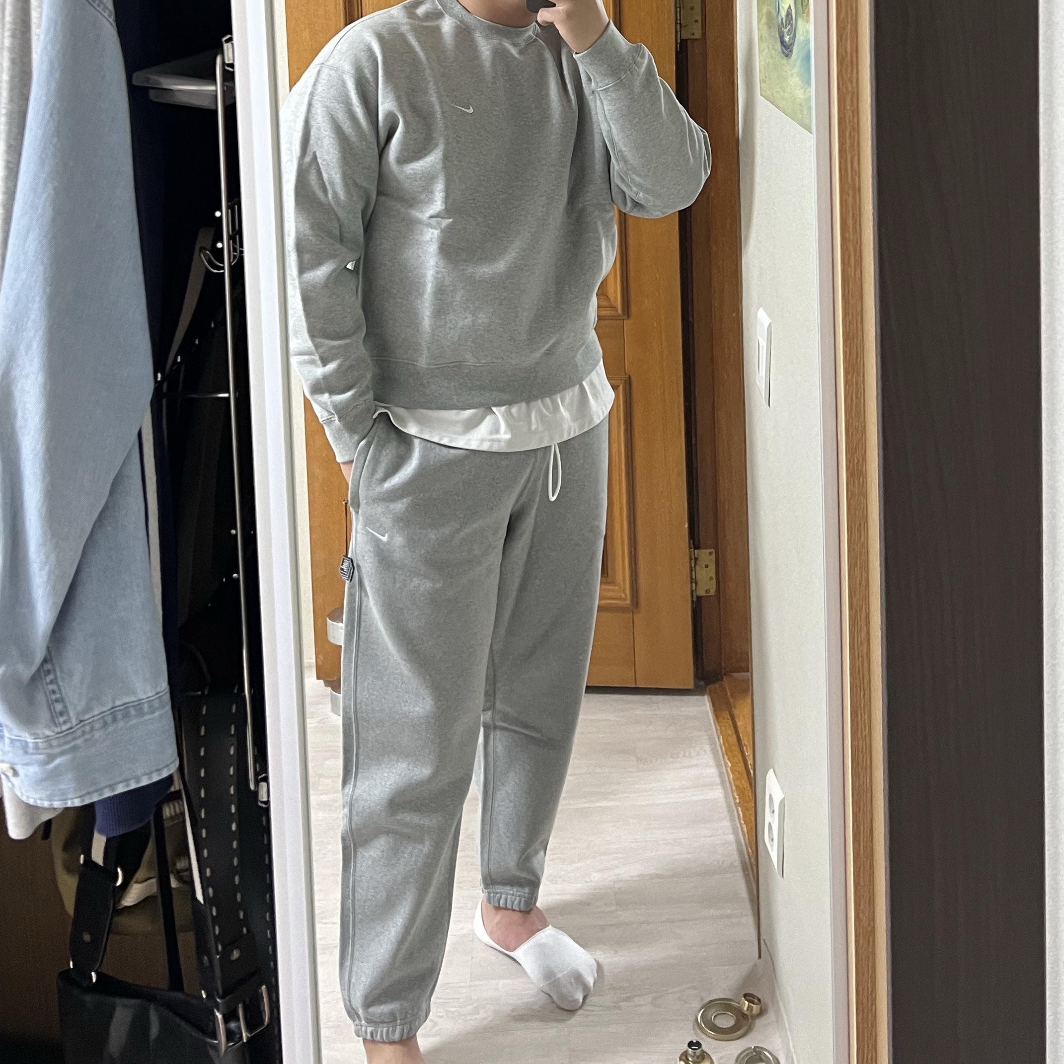 Nike NRG Solo Swoosh Fleece Pants Dark Grey Heather - Asia, Nike NRG Solo Swoosh Crew Fleece Dark Grey Heather - Asia 착용 스타일 - 2