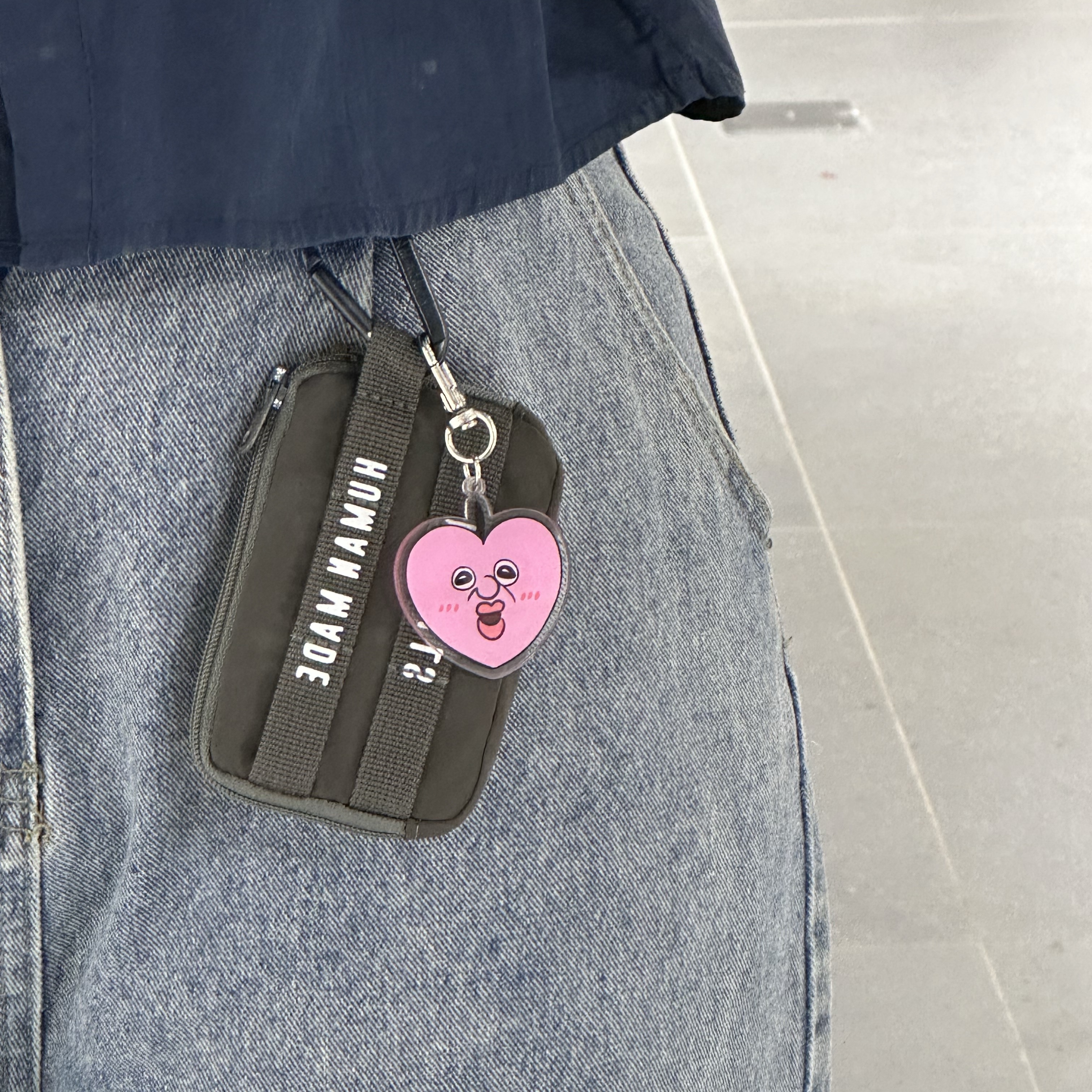 Human Made Military Card Case Gray, Bbangbbang Pinch Cheek Acrylic Keyring 착용 스타일 - 3