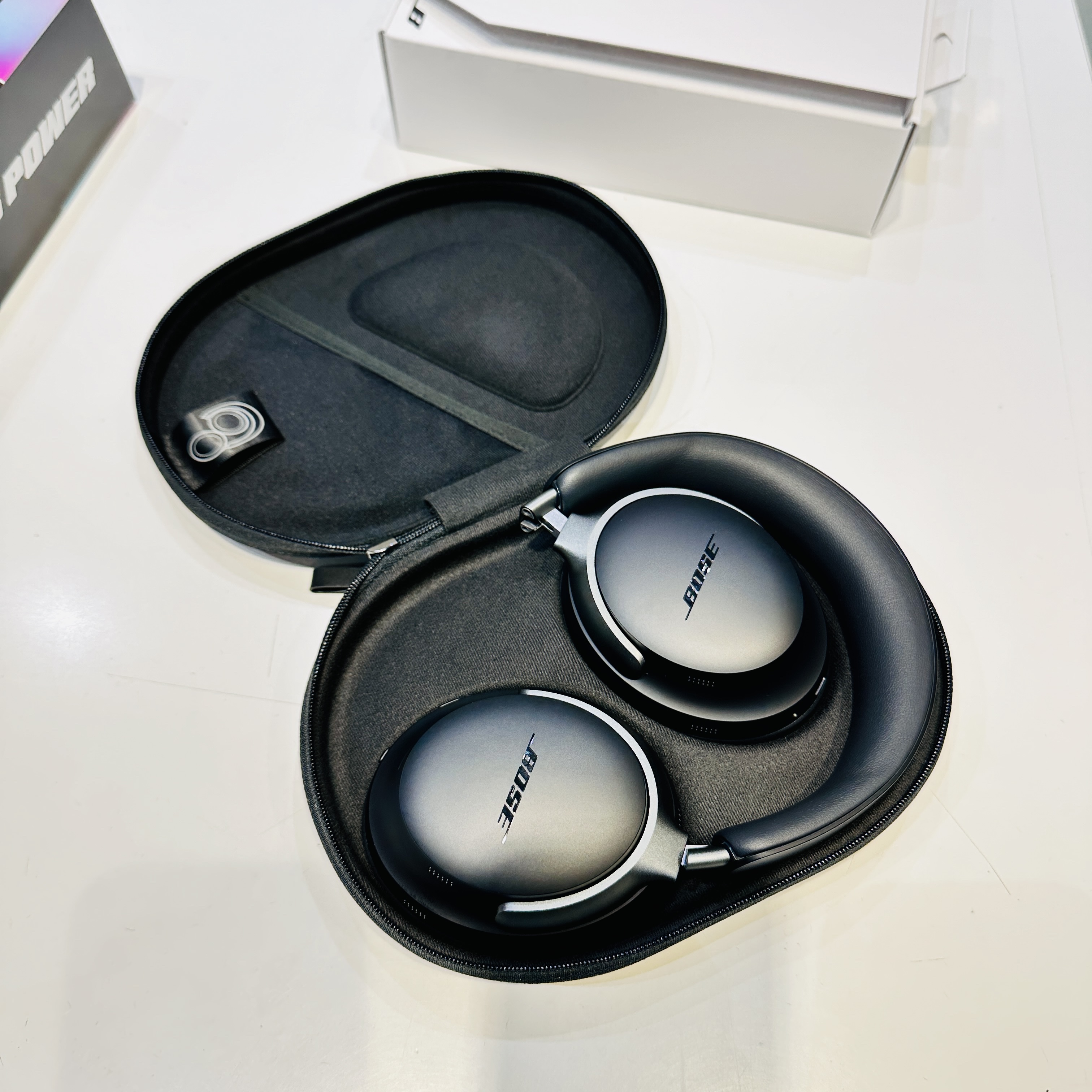 BOSE QC Ultra Black (Korean Ver.) 착용 스타일 - 1