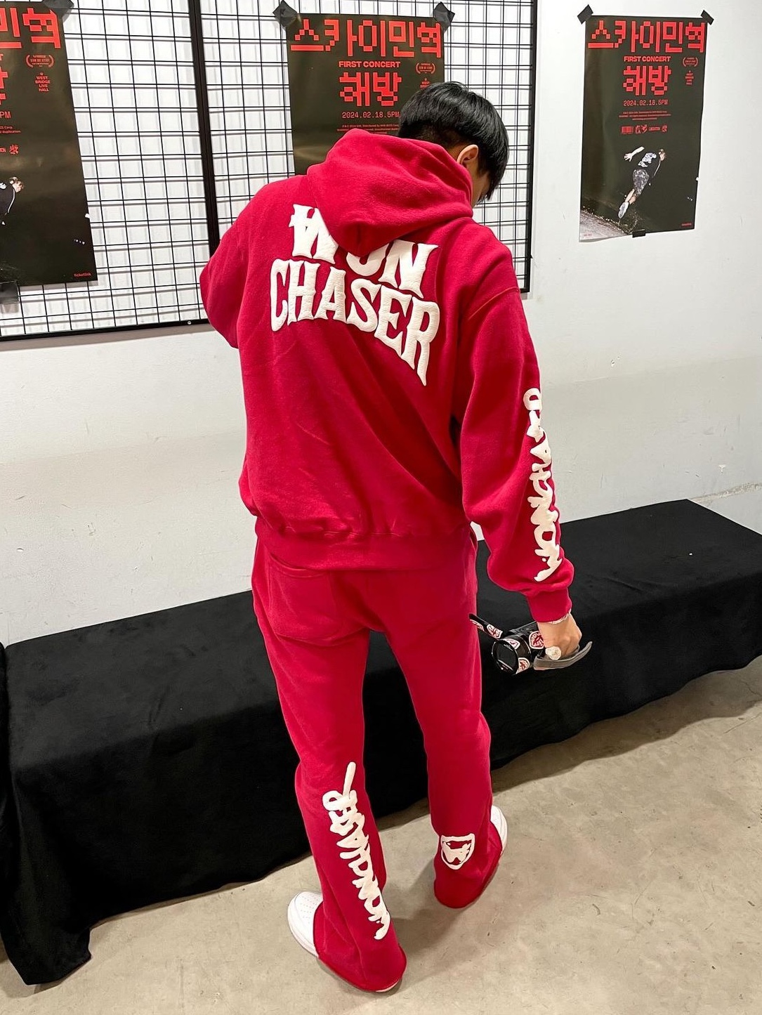 [KREAM 단독] Won Chaser Vintage Hoodie Red, Won Chaser Vintage Flare Sweatpants Red 착용 스타일 - 2