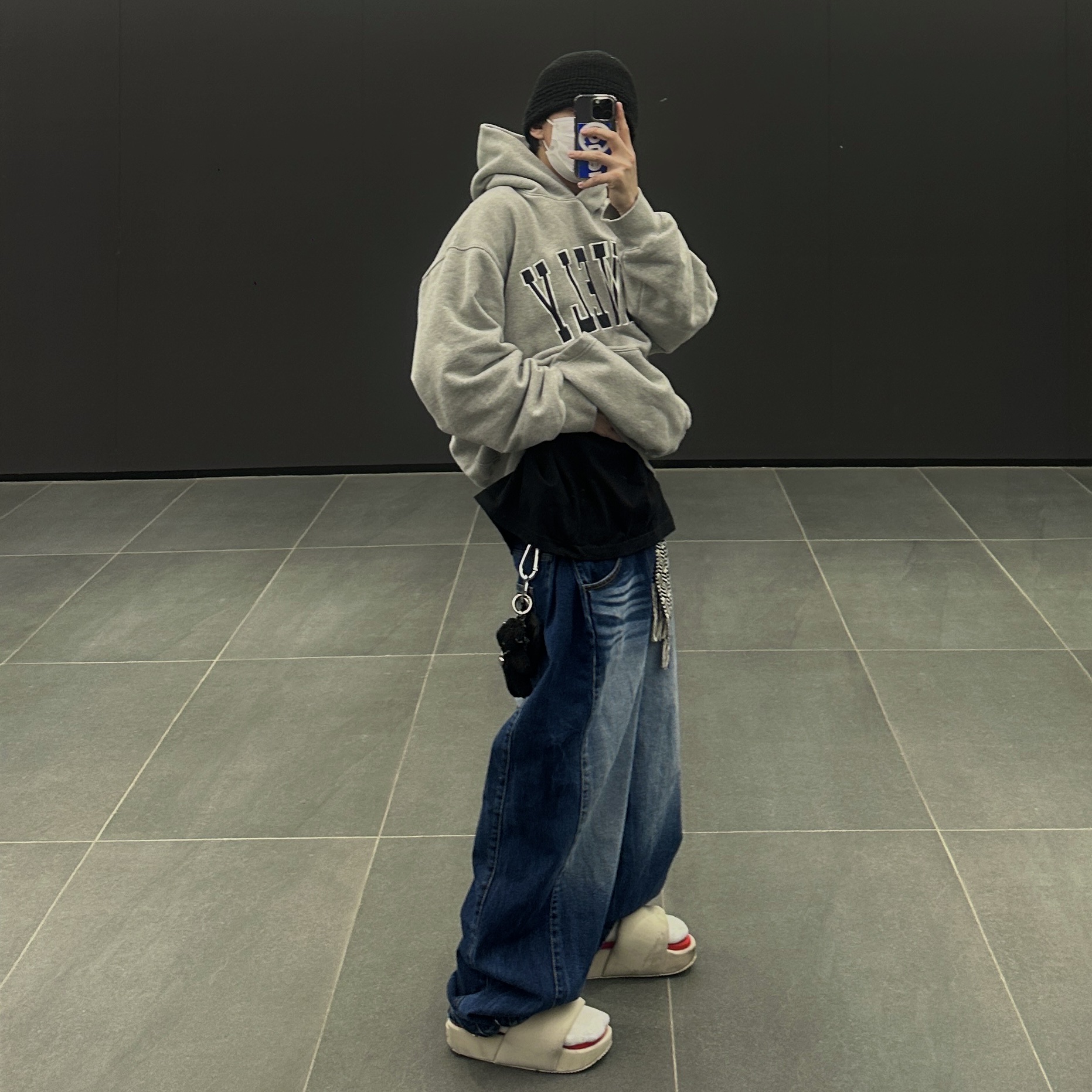 Y-3 Slide Brown Red 착용 스타일