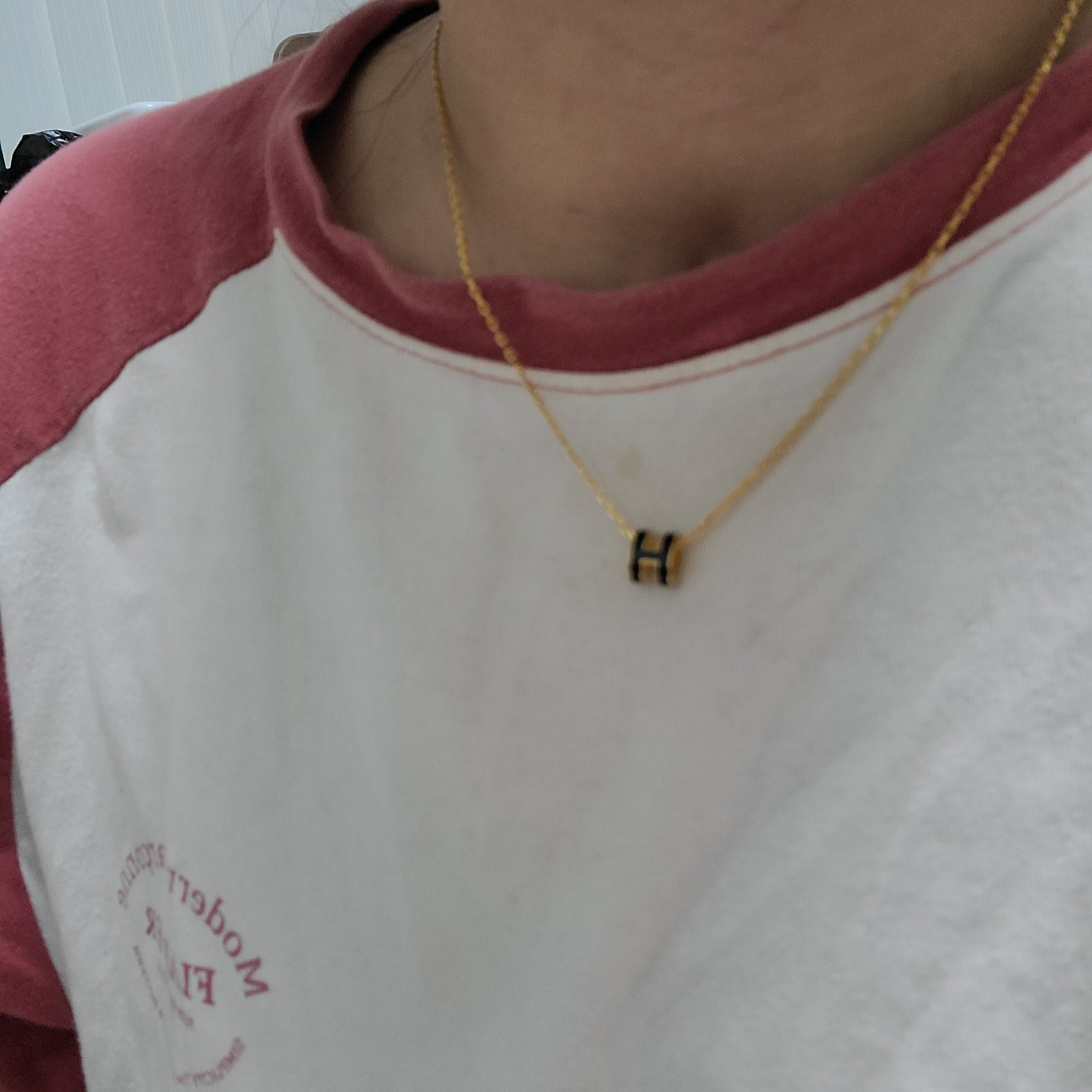 (W) Hermes Mini Pop H Pendant Gold & Noir 착용 스타일 - 2