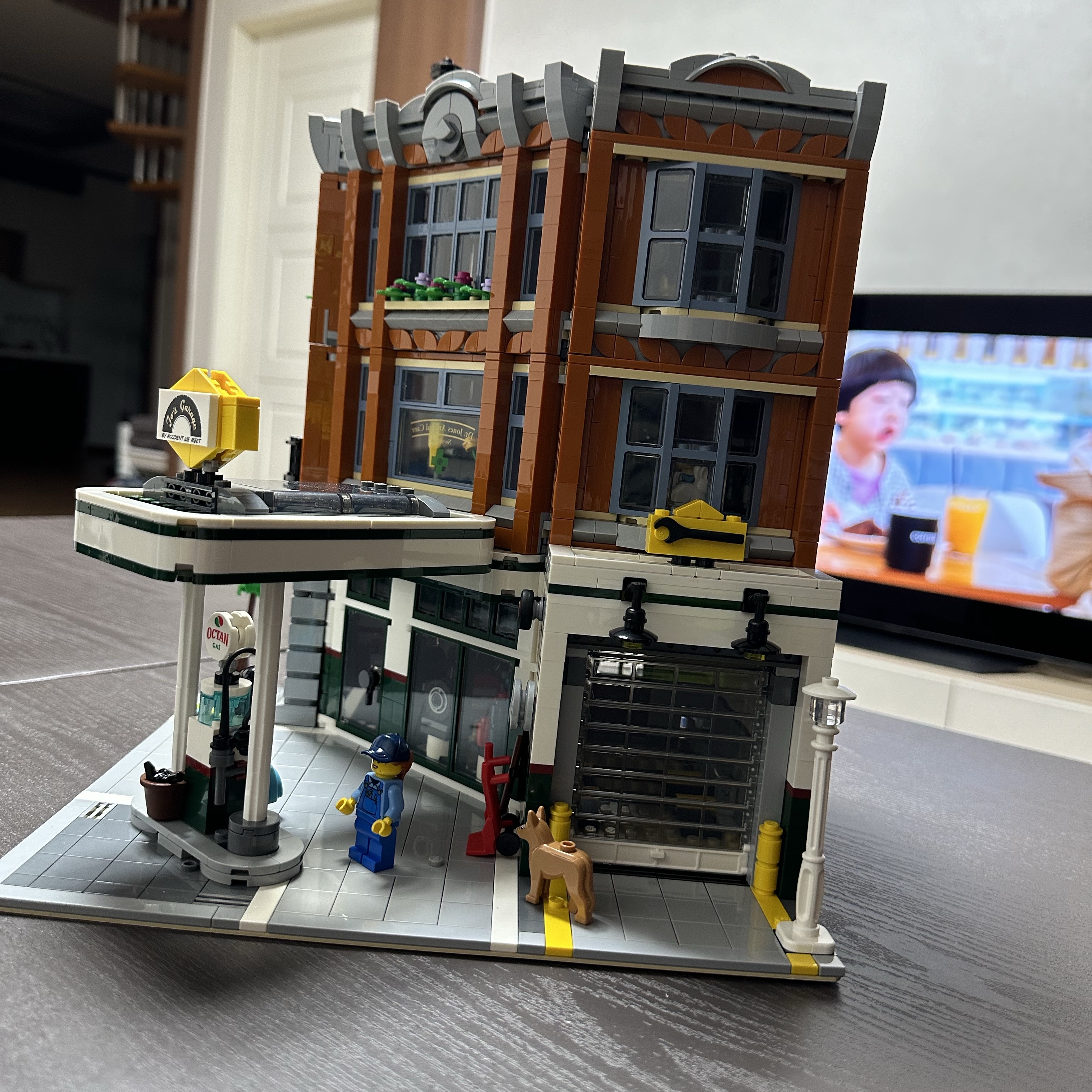 Lego Corner Garage 착용 스타일 - 2