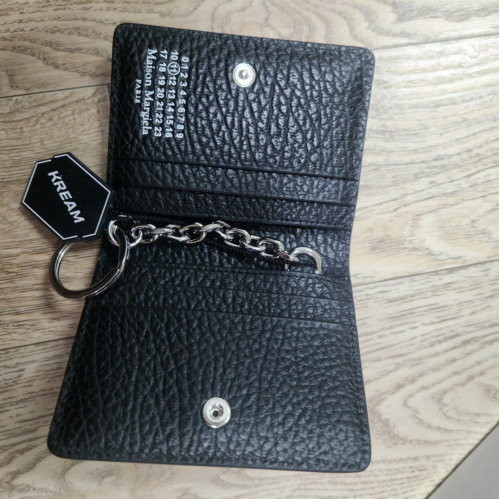 Maison Margiela Keyring Wallet Black 착용 스타일 - 4