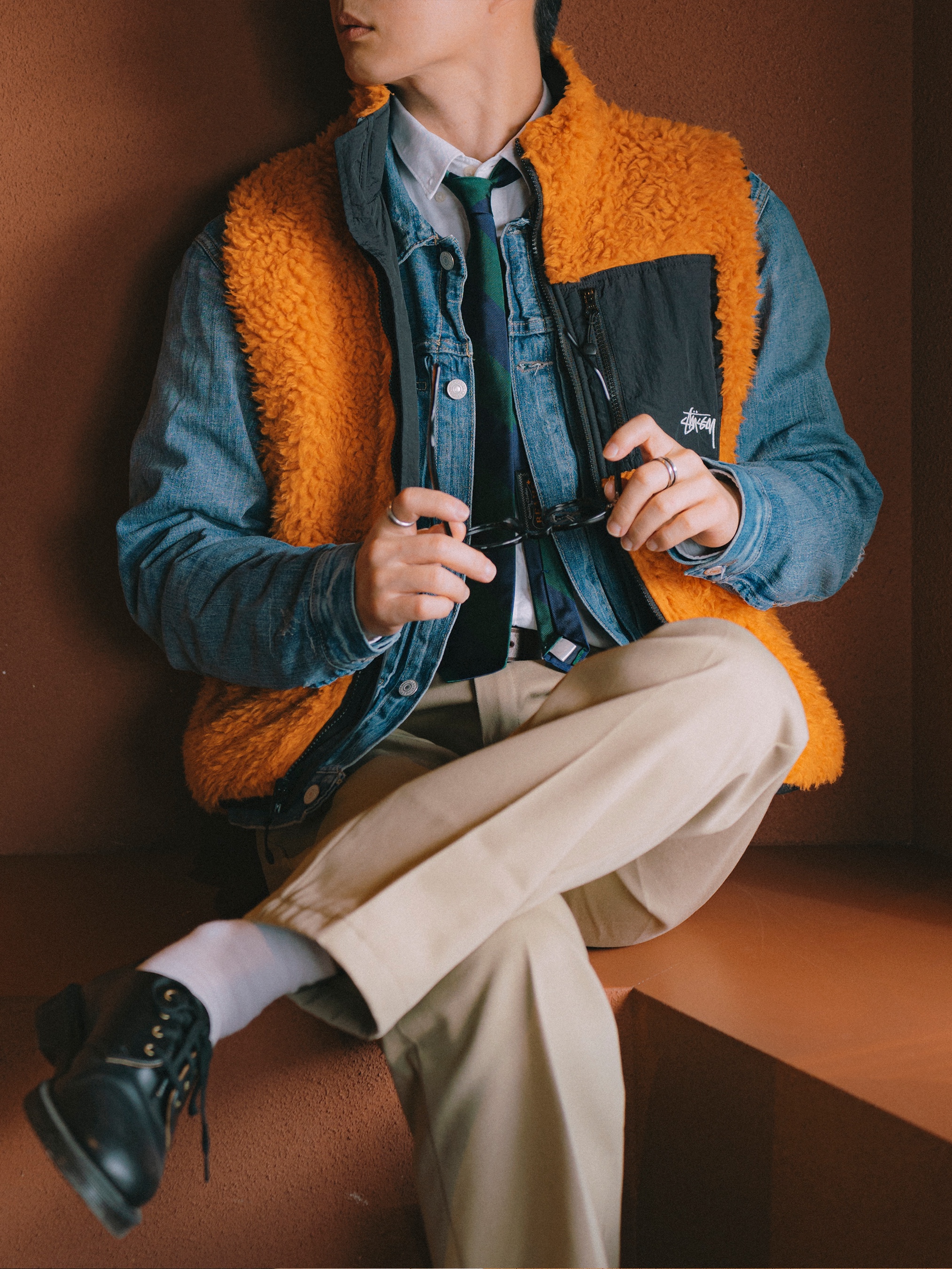 Stussy Sherpa Reversible Vest Tangerine, Dickies Original 874 Work Pant Khaki 착용 스타일 - 4