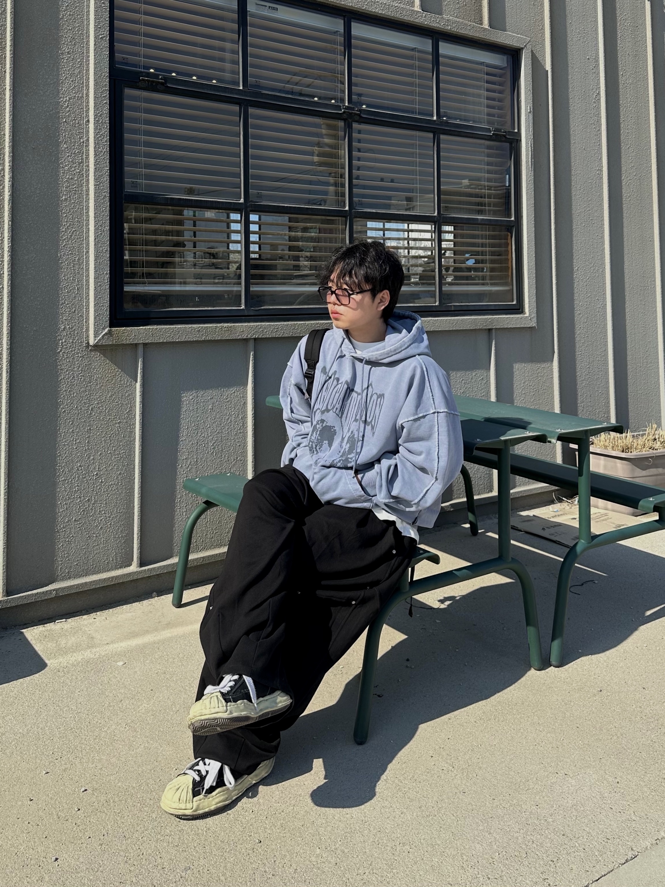 Maison Mihara Yasuhiro Blakey VL OG Sole Canvas Low-top Sneakers Black, Maison Mihara Yasuhiro Blakey OG Sole Canvas Low-top Sneakers White 착용 스타일 - 4