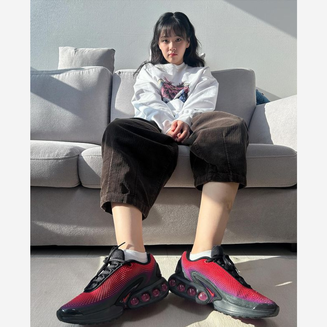 Nike Air Max DN All Day Vivid Purple Dark Smoke Grey 착용 스타일 - 2