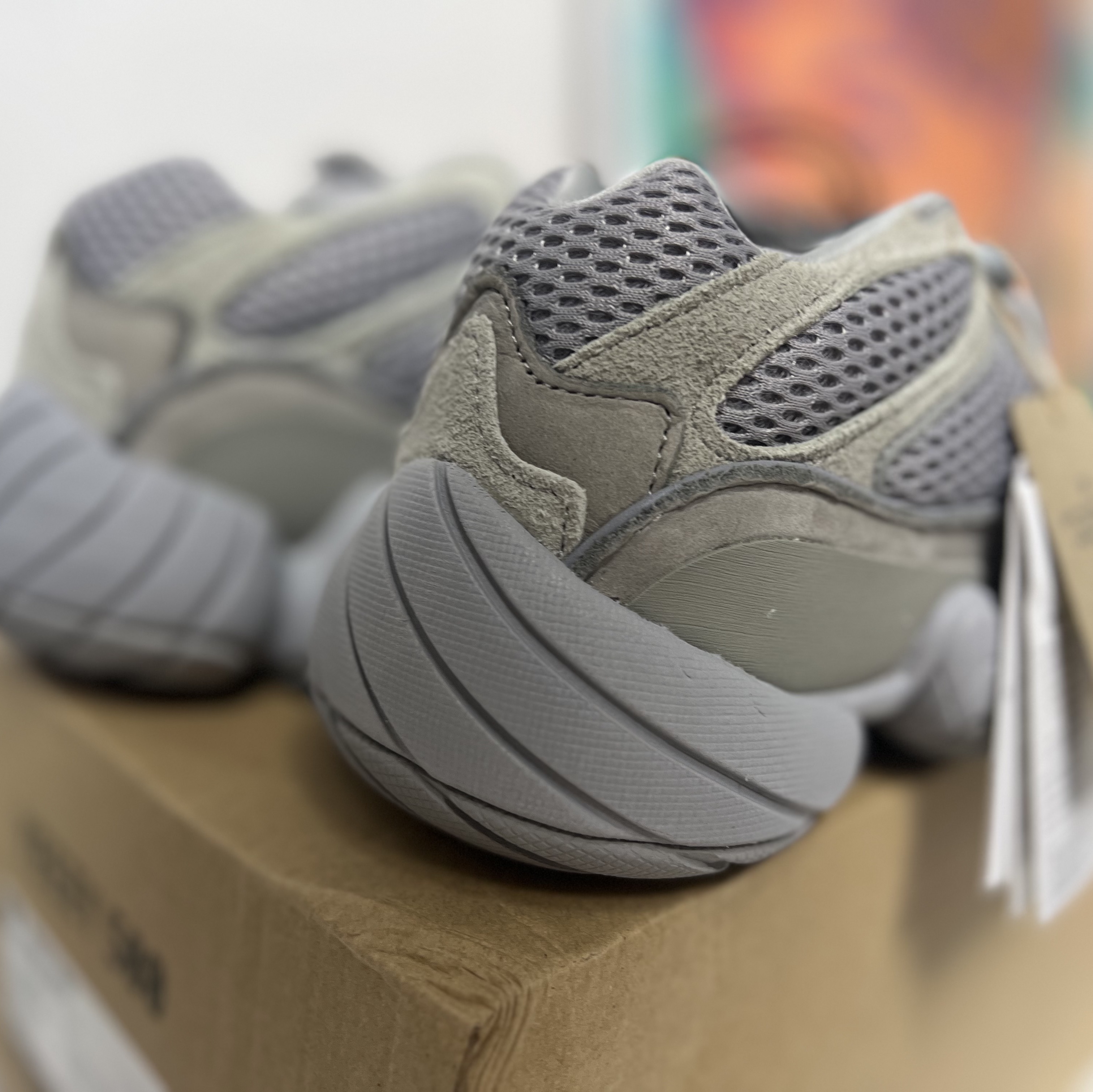 Adidas Yeezy 500 Stone Salt 착용 스타일 - 3