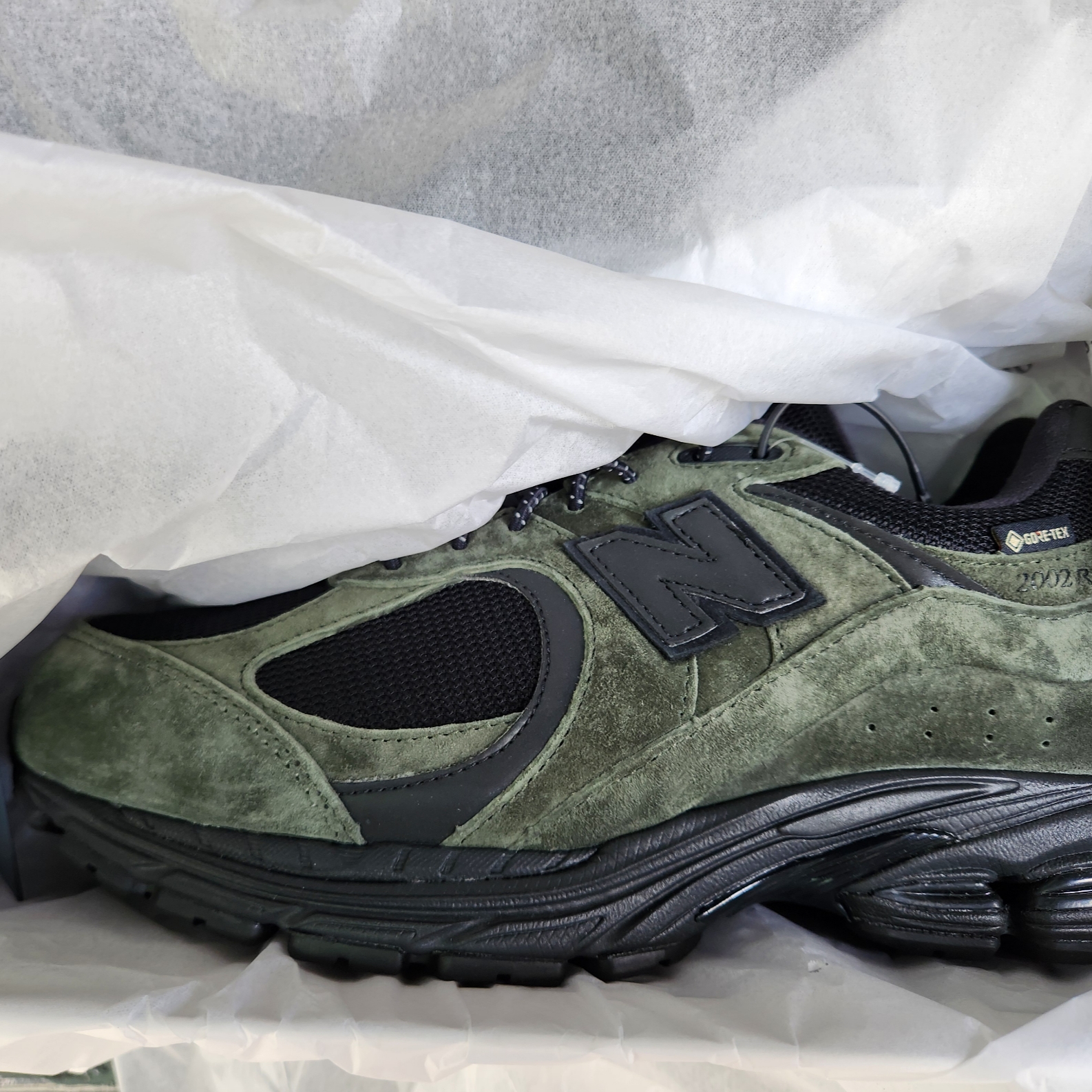 New Balance x JJJJound 2002R Gore-Tex Pine 착용 스타일