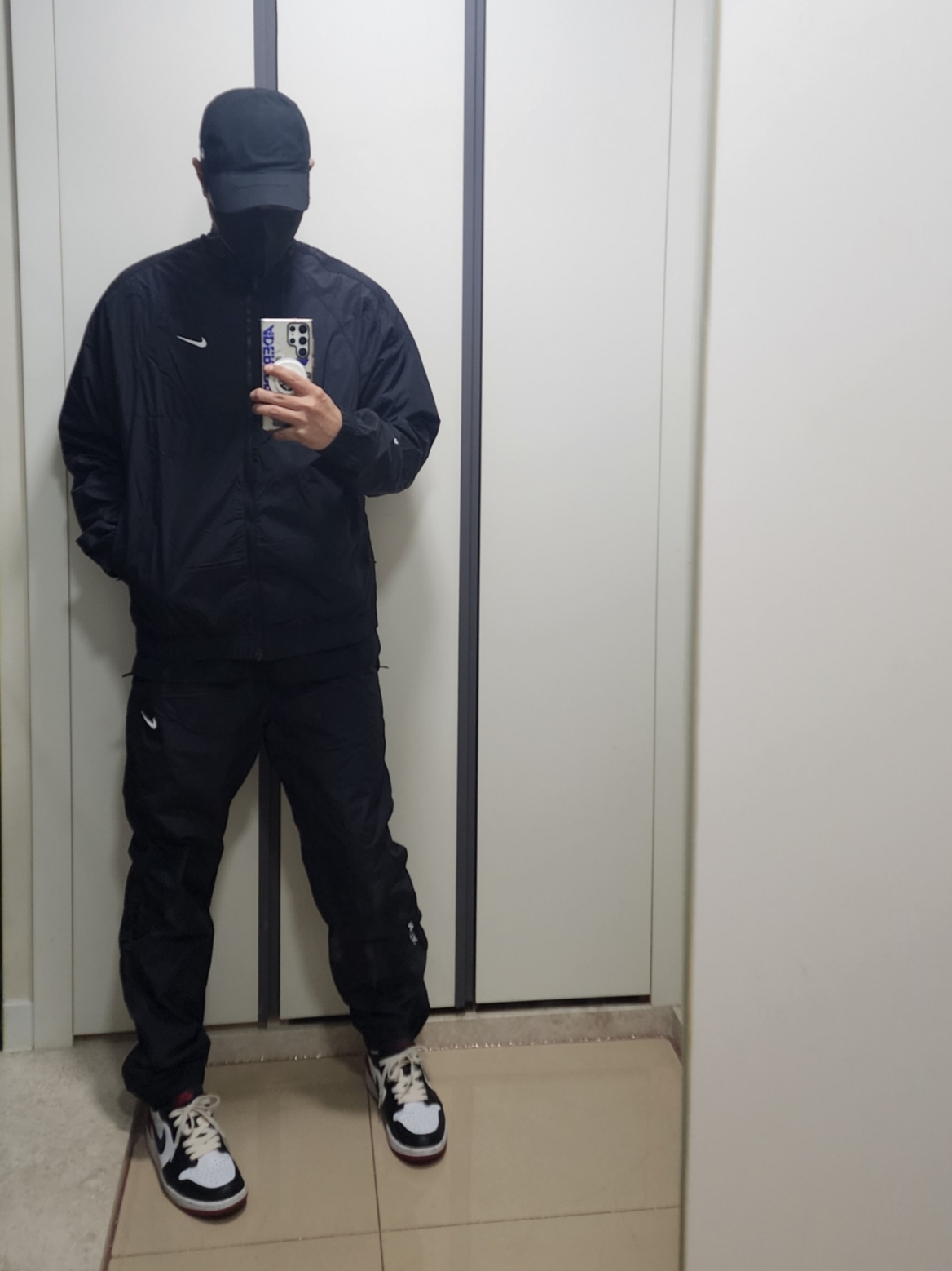 Nike x Drake Nocta Nylon Track Jacket Black (FN7666-010), Nike x Drake Nocta Club Cap Black 착용 스타일 - 1