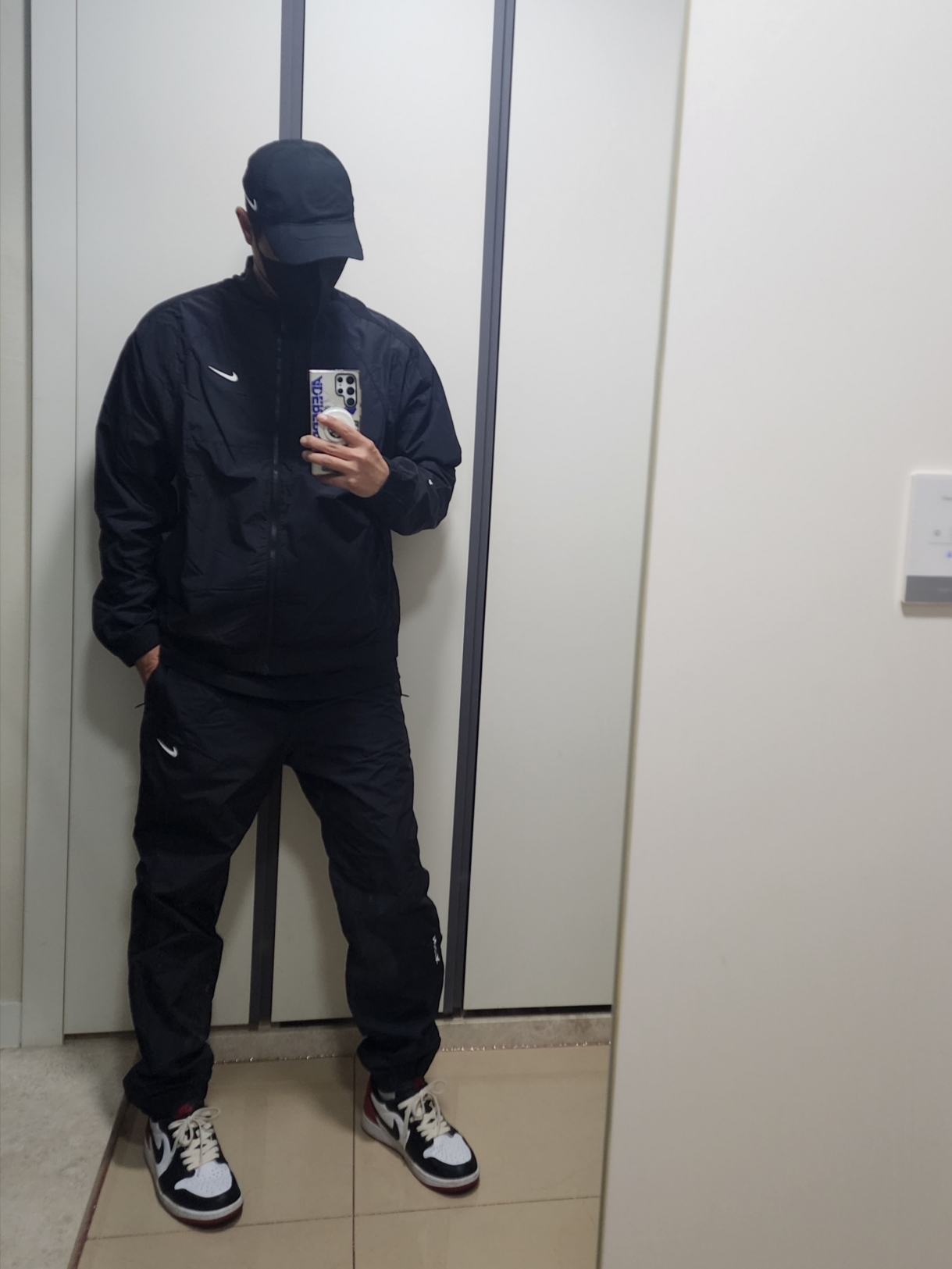 Nike x Drake Nocta Nylon Track Jacket Black (FN7666-010), Nike x Drake Nocta Club Cap Black 착용 스타일 - 3