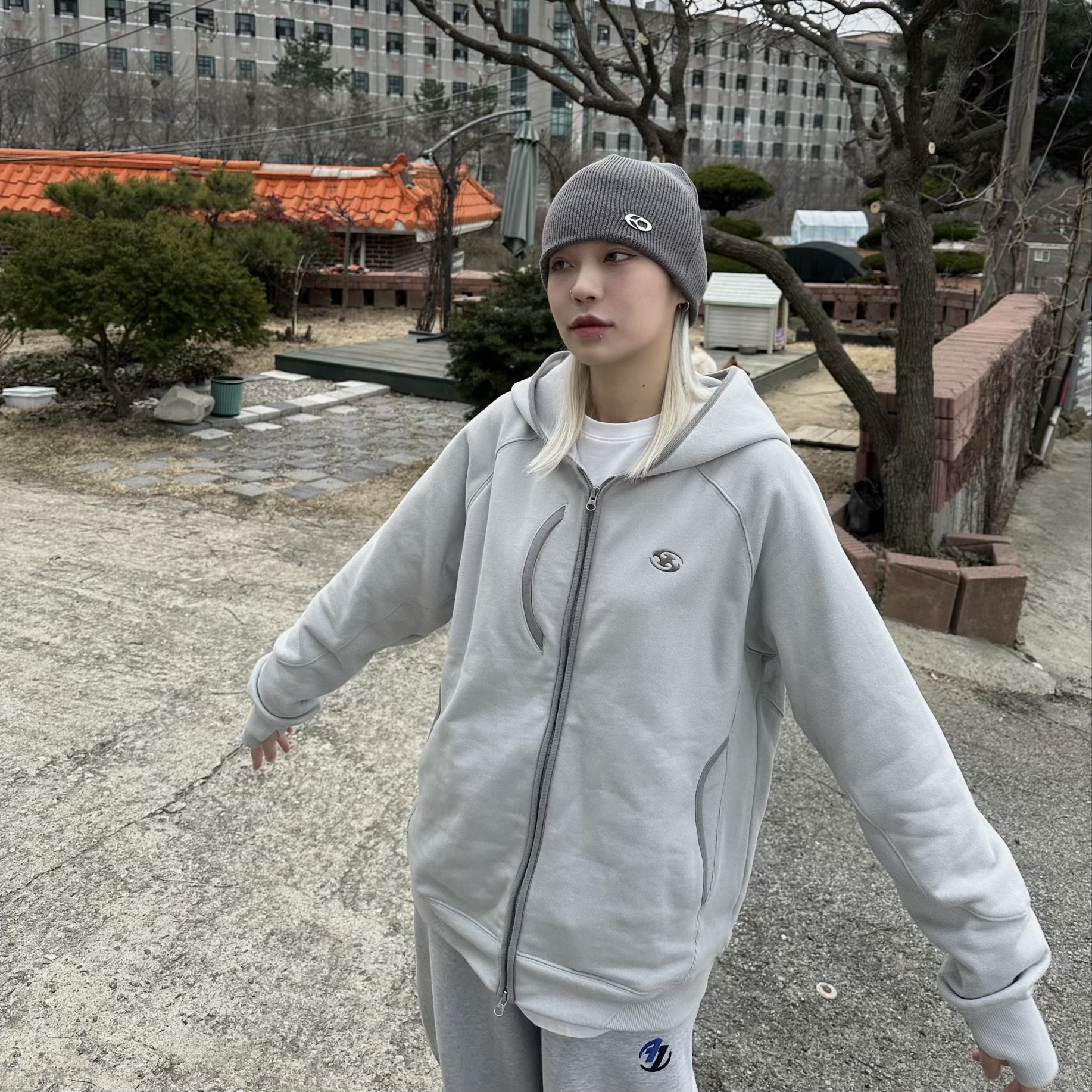 Sansan Gear Hoodie Zip-Up Grey - 24SS, Zara x Ader Error Jogger Pants Grey 착용 스타일 - 2