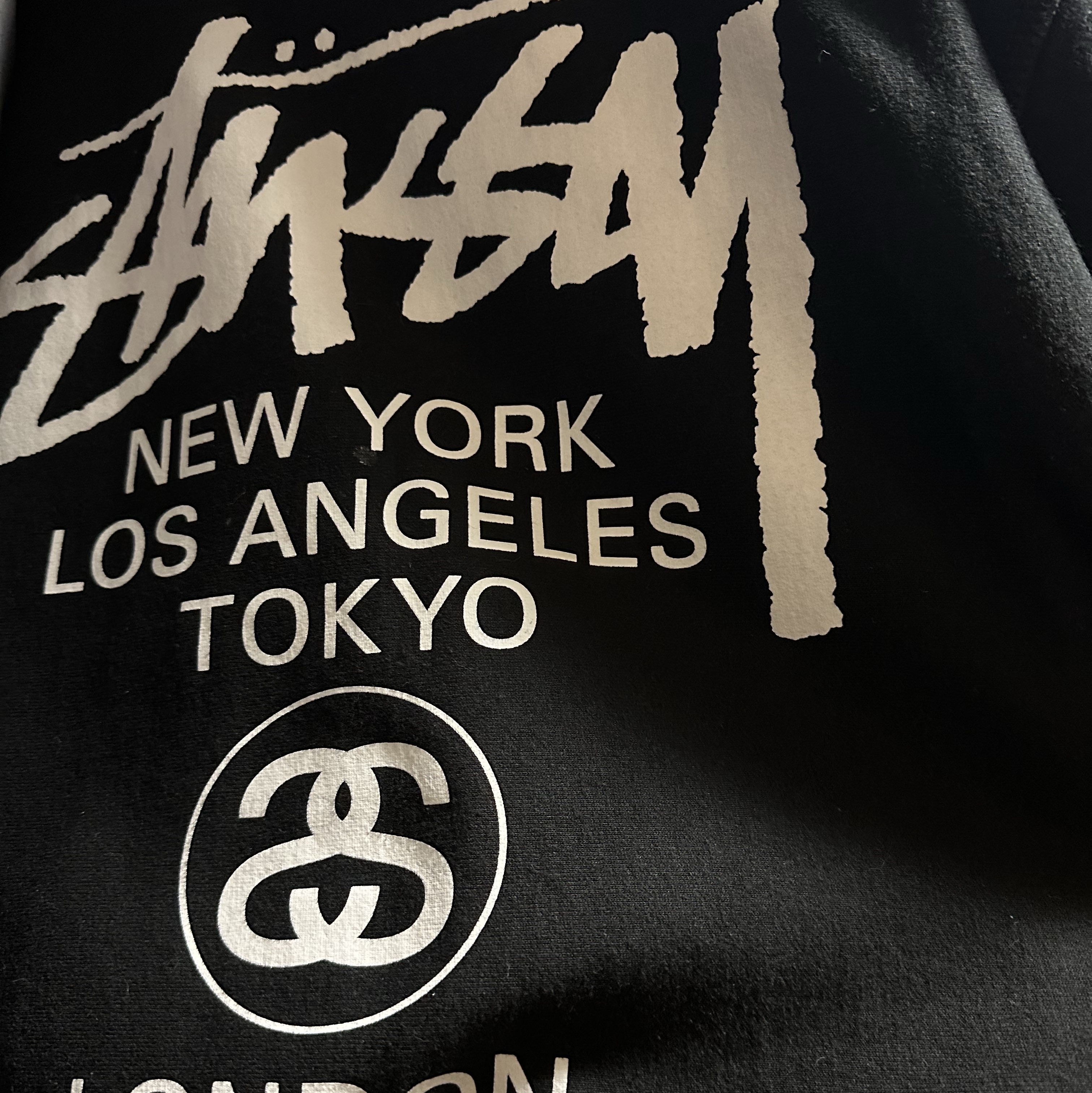 Stussy World Tour Crew Black 2023 착용 스타일