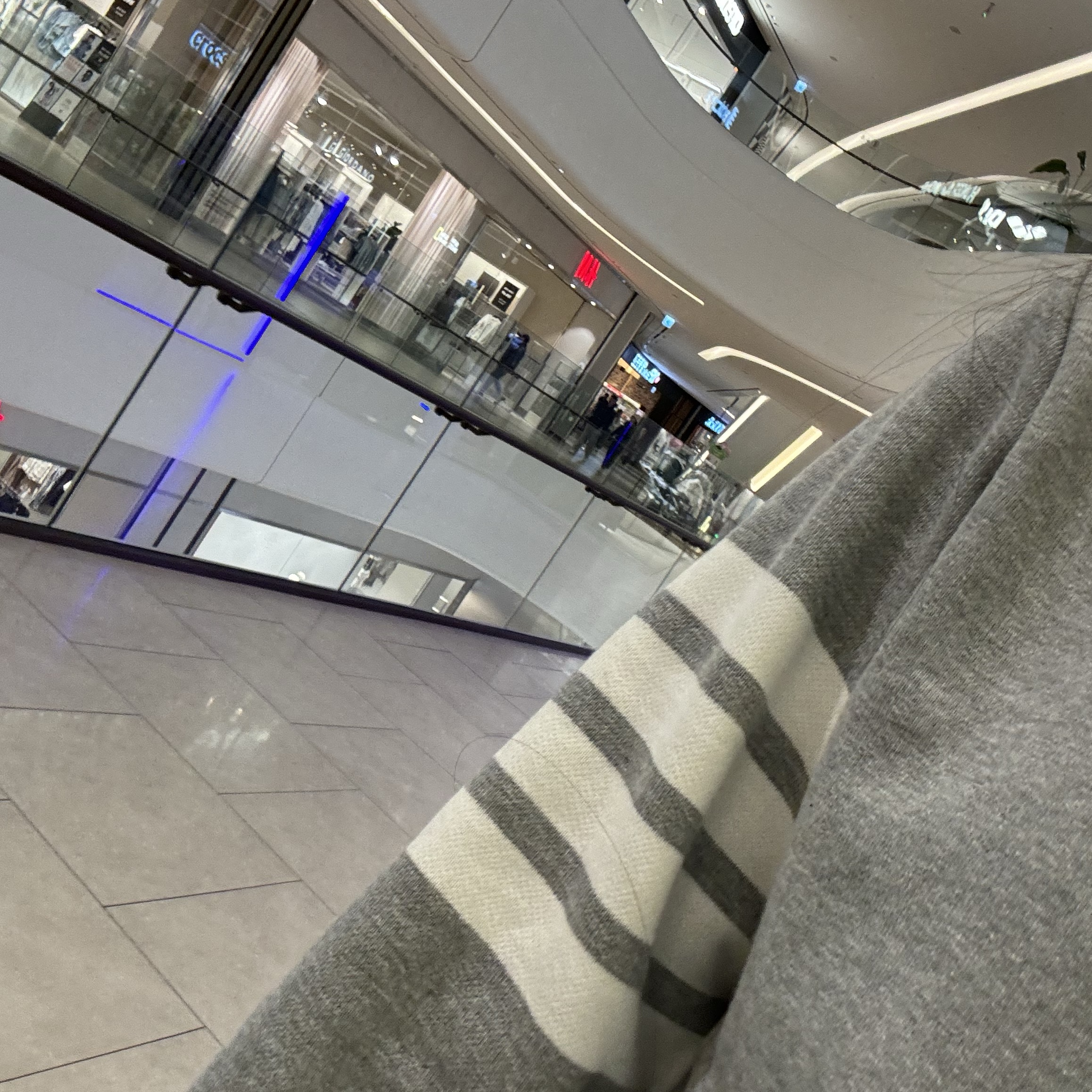 Thom Browne Engineered 4-Bar Sweatshirt Light Grey 착용 스타일