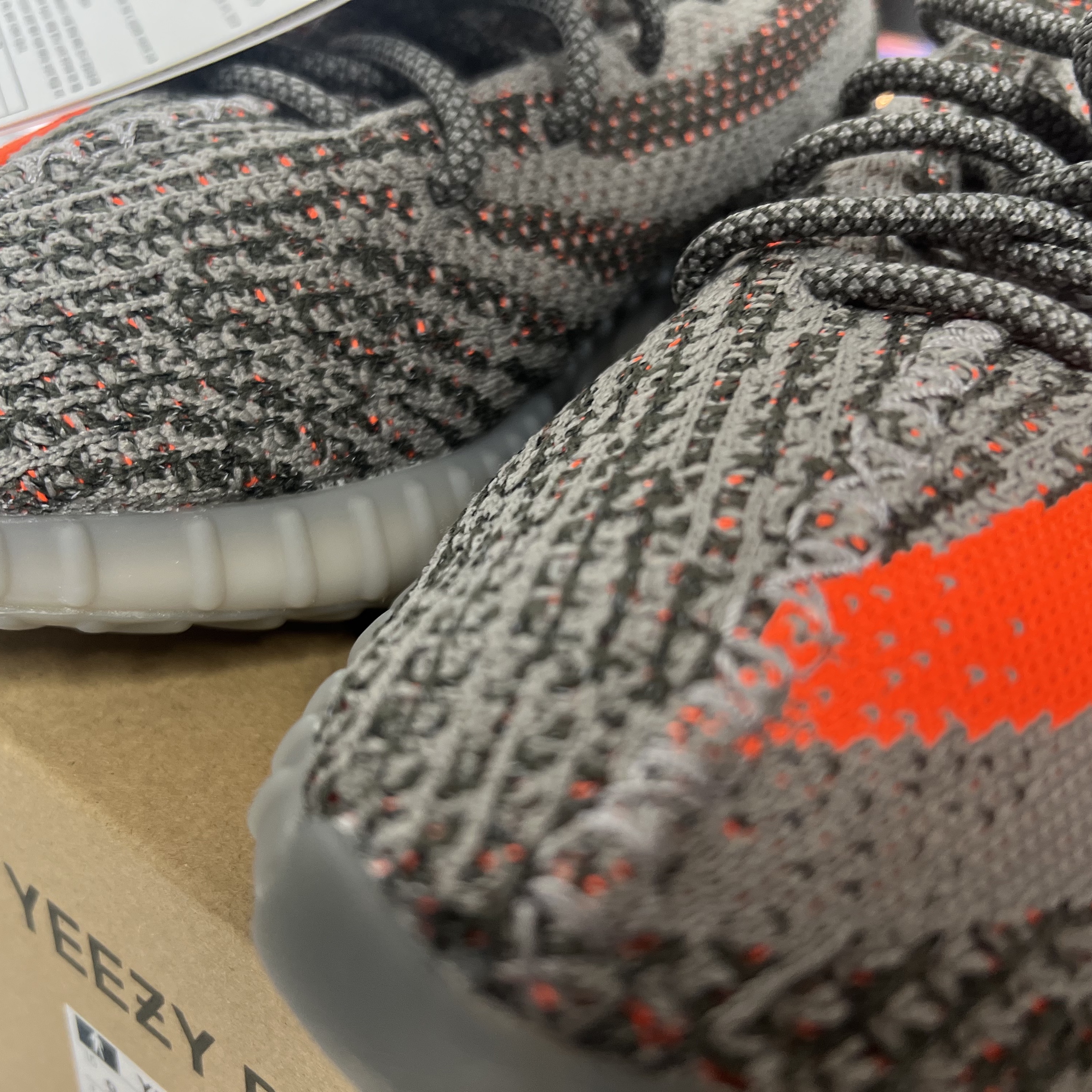 Adidas Yeezy Boost 350 V2 Beluga - Reflective 착용 스타일 - 3