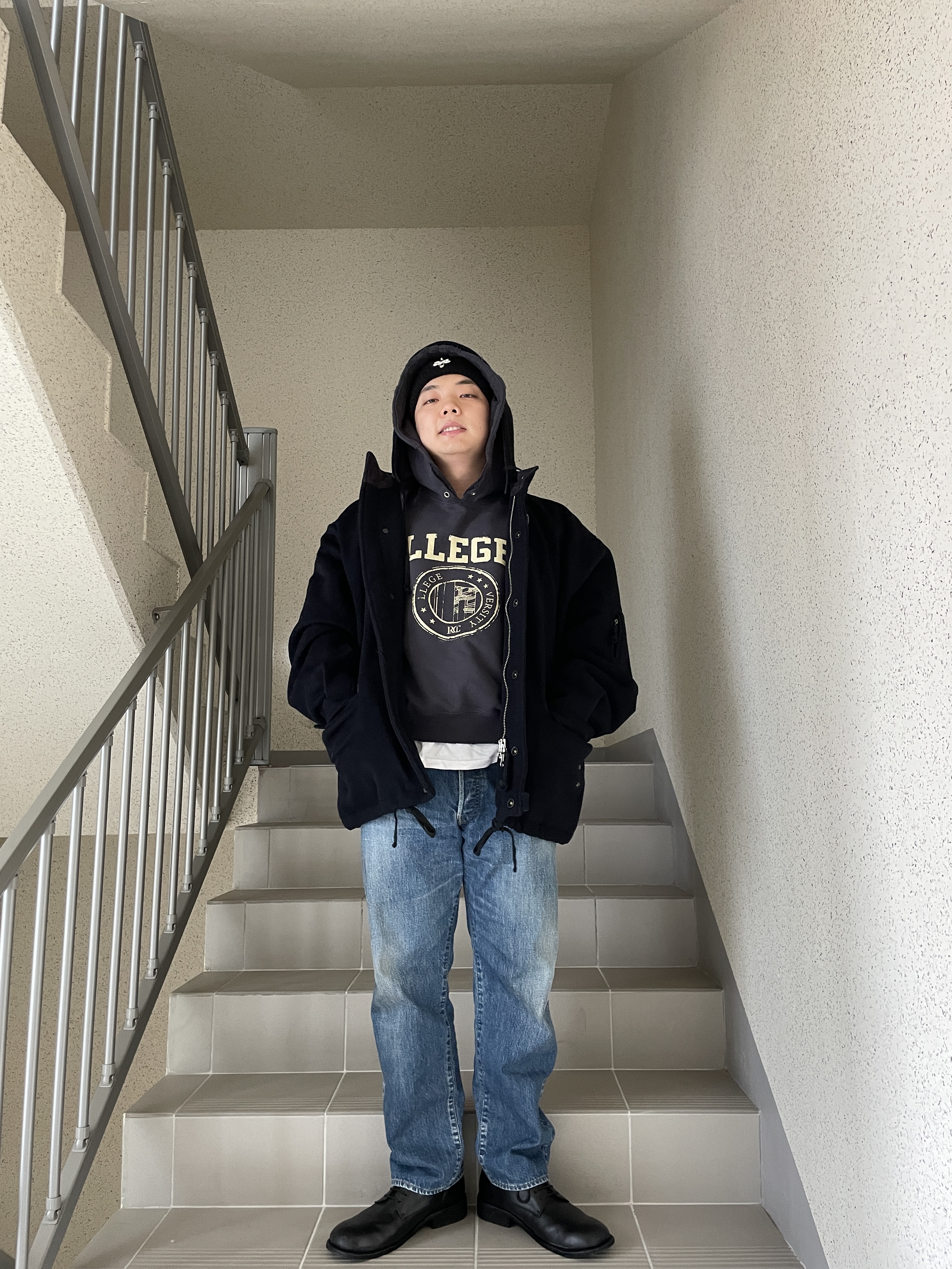 Surgery Clover Logo Beanie Ver.2 Black 착용 스타일 - 3