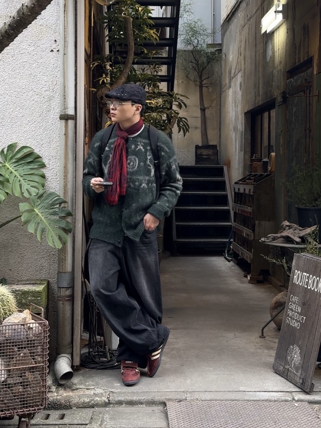 South2 West8 Loose Fit Crew Neck Cardigan S2W8 Nordic Green, Gentle Monster Atomic 02 Silver 착용 스타일 - 5