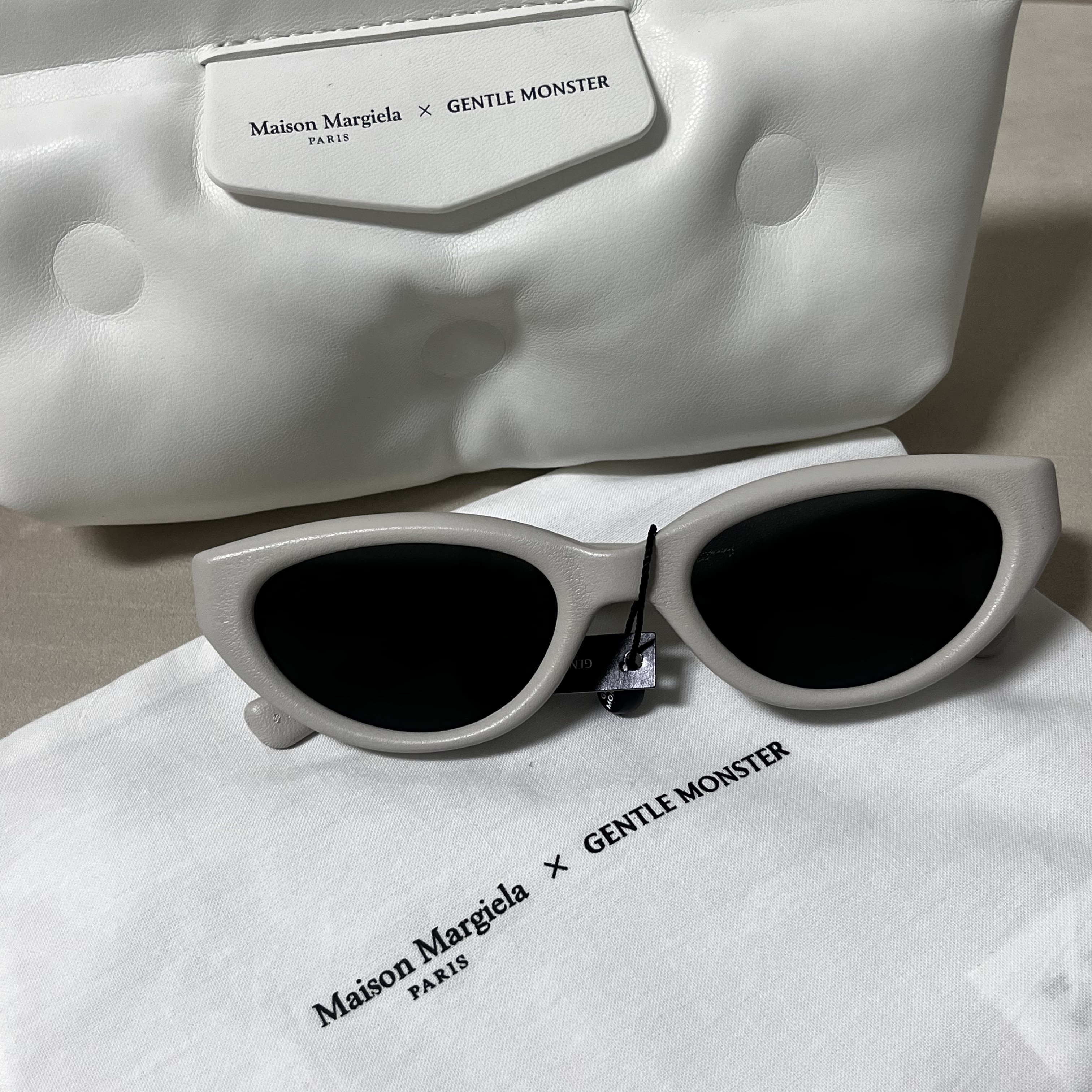 Gentle Monster x Maison Margiela MM108 Leather Ivory Black 착용 스타일