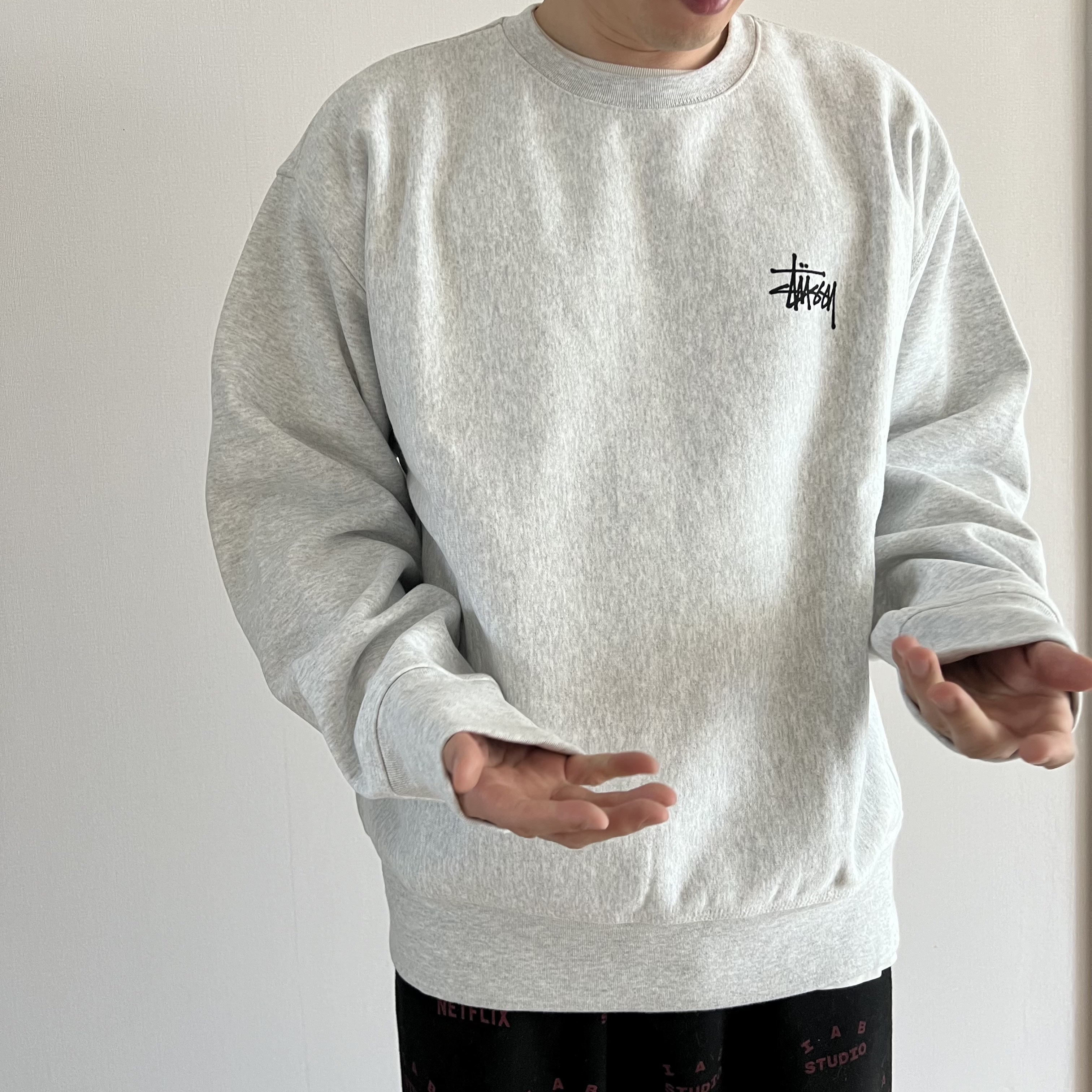 Stussy Basic Stussy Crew Ash Heather, IAB Studio x Netflix Pajama Cushion Cover Set Black 착용 스타일 - 1