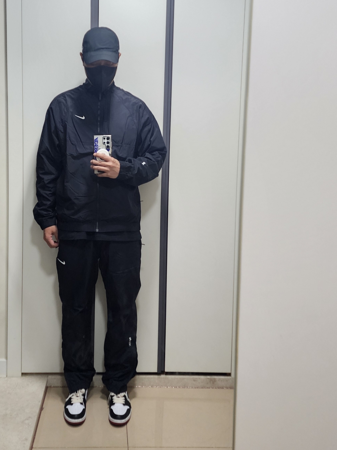 Nike x Drake Nocta Nylon Track Jacket Black (FN7666-010), Nike x Drake Nocta Club Cap Black 착용 스타일 - 2