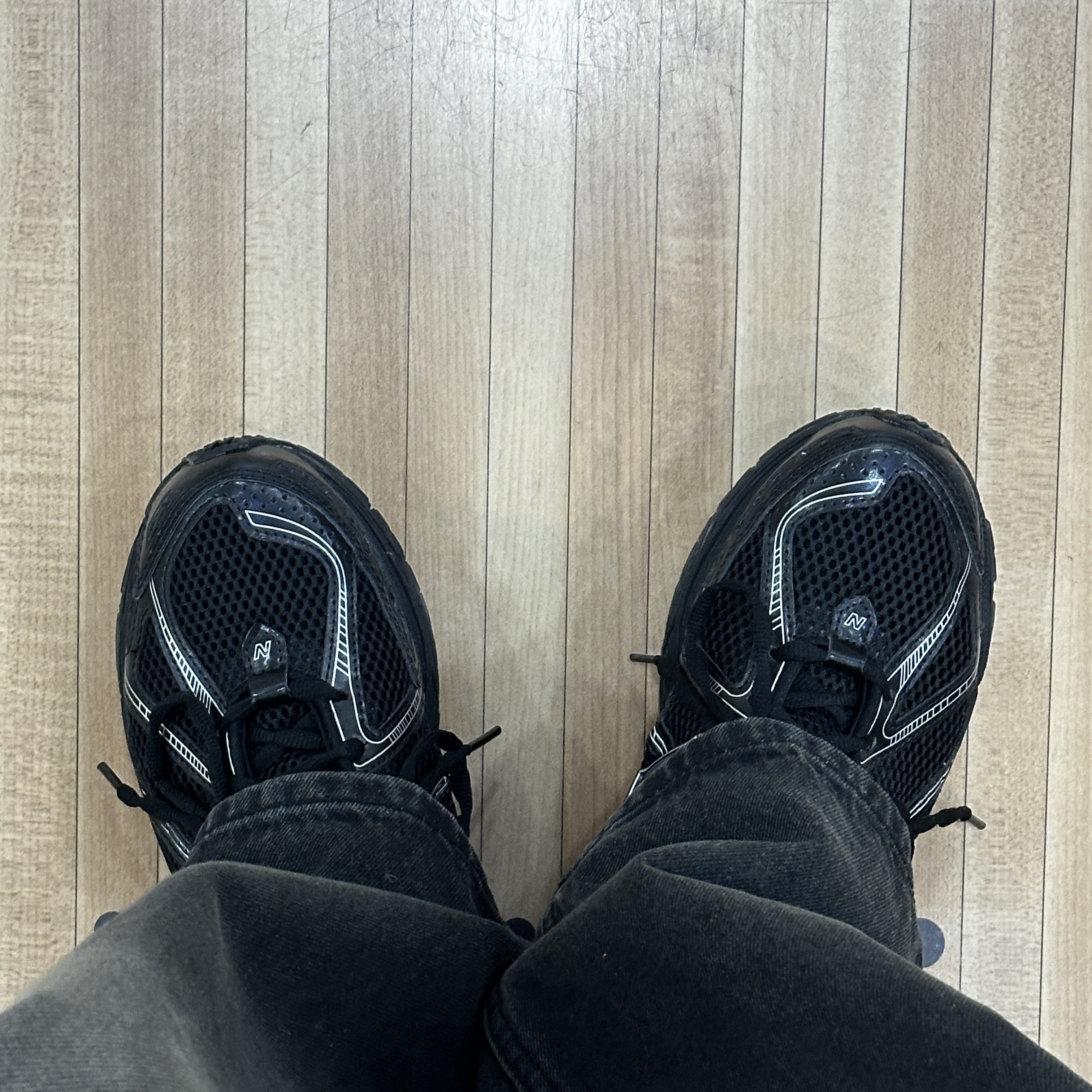 New Balance 1906R Black Silver Metallic 착용 스타일 - 1