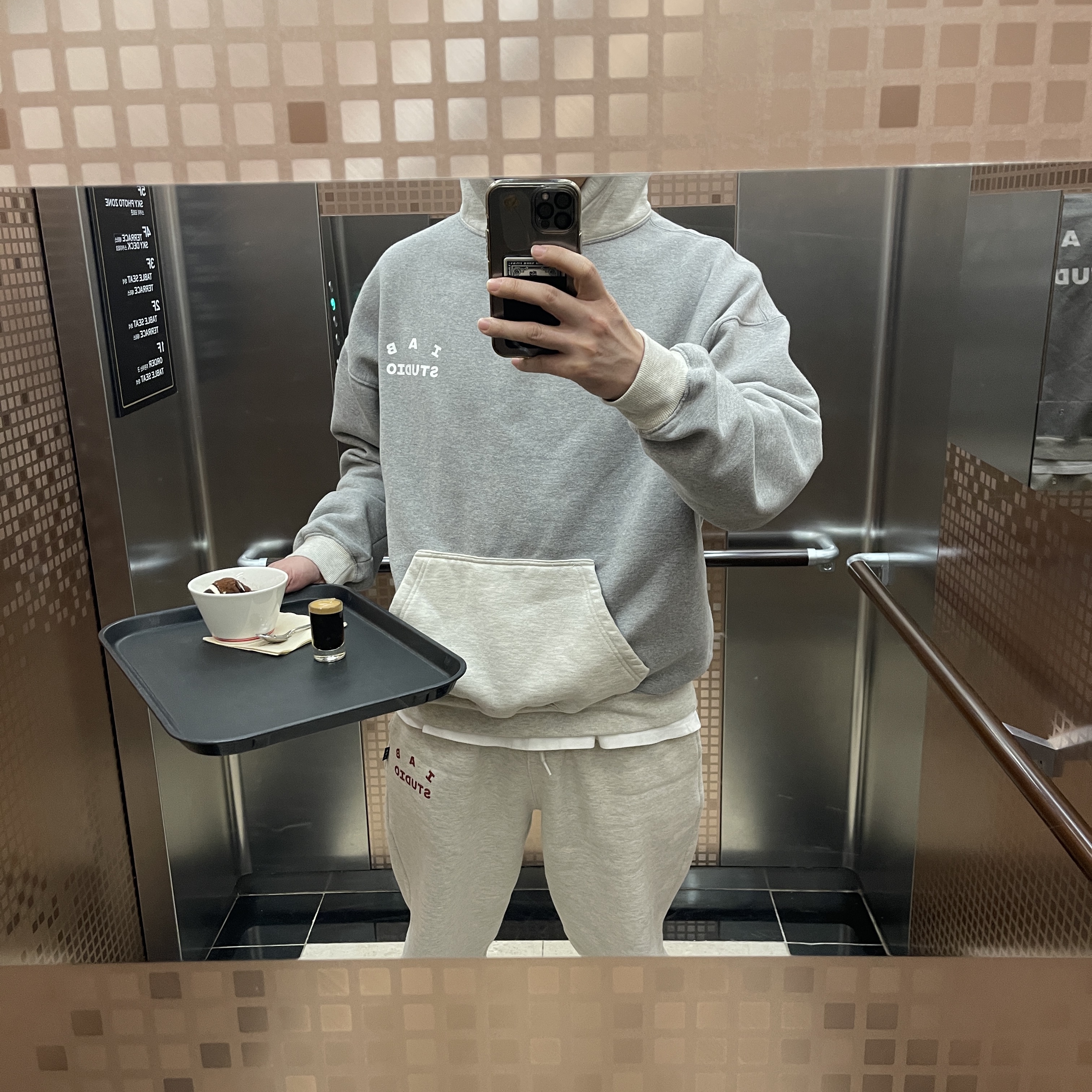 IAB Studio Hoodie Dual Gray, IAB Studio Sweatpants Oatmeal Burgundy - 23SS 착용 스타일
