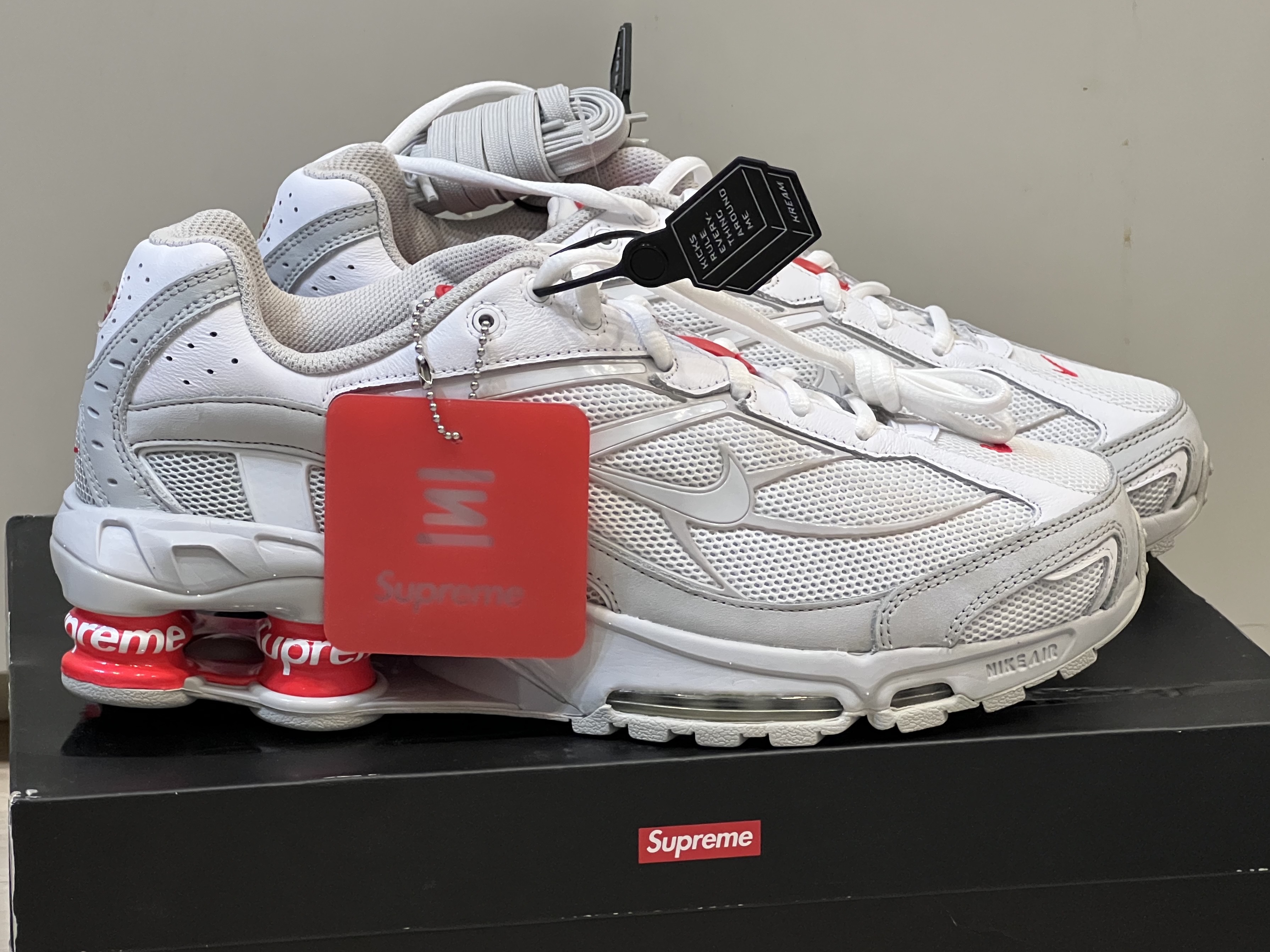 Nike x Supreme Shox Ride 2 SP White 착용 스타일 - 1
