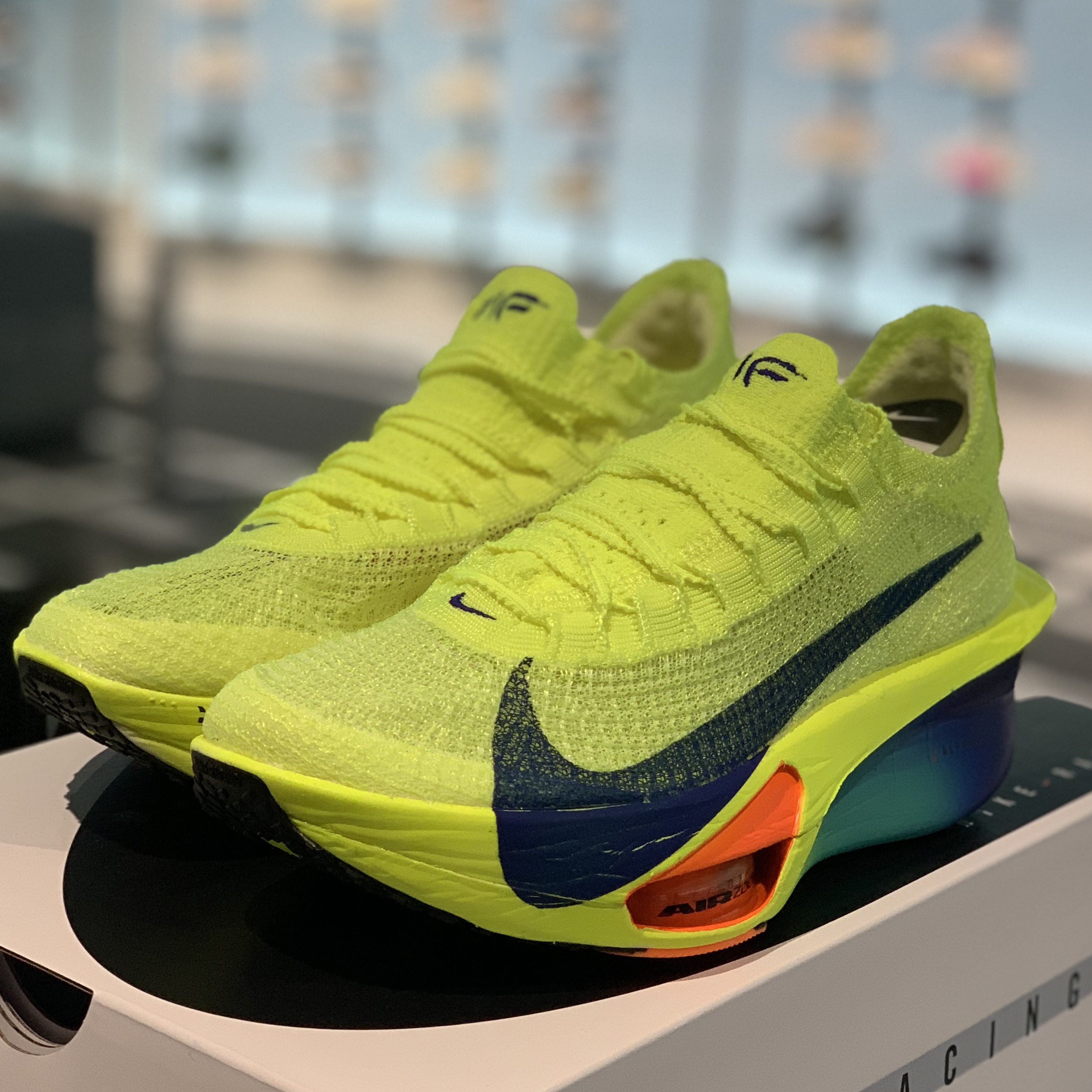 (W) Nike Air Zoom Alphafly Next% 3 Volt, Nike Air Zoom Alphafly Next% 3 Volt 착용 스타일 - 2