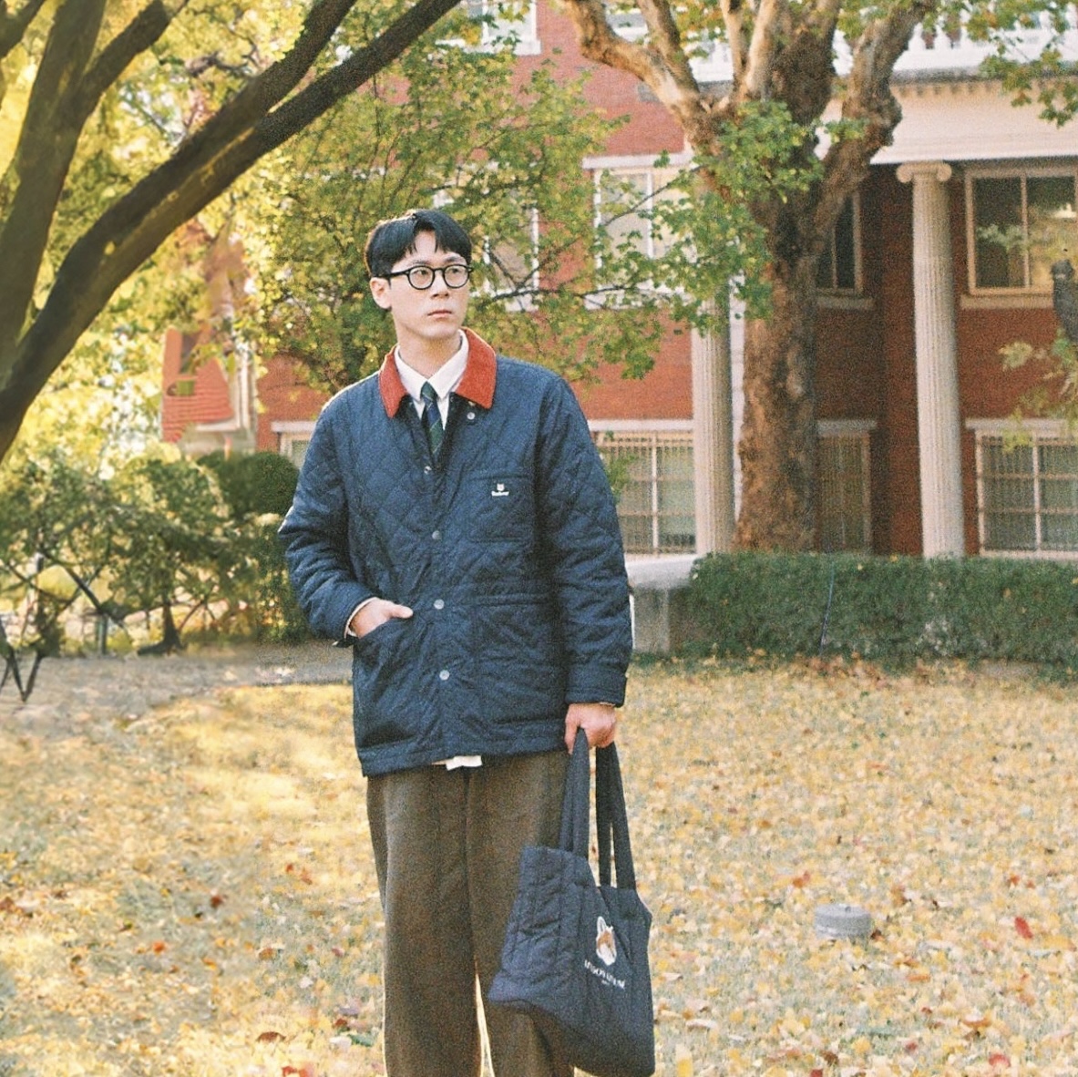Barbour x Maison Kitsune Kenningquilt Navy, Maison Kitsune x Laneige Padded Bag Navy 착용 스타일 - 1