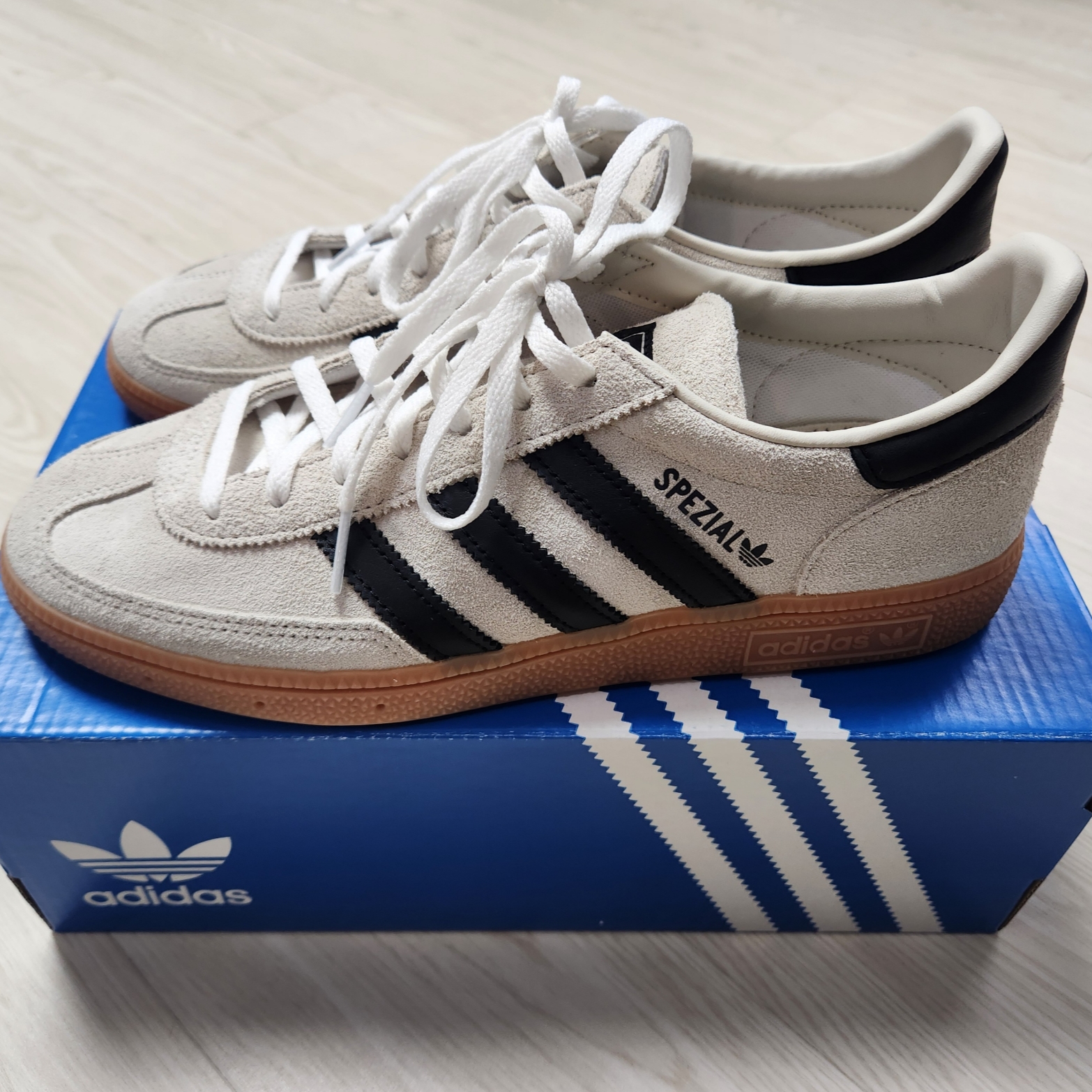 (W) Adidas Spezial Handball Aluminium Core Black 착용 스타일 - 2