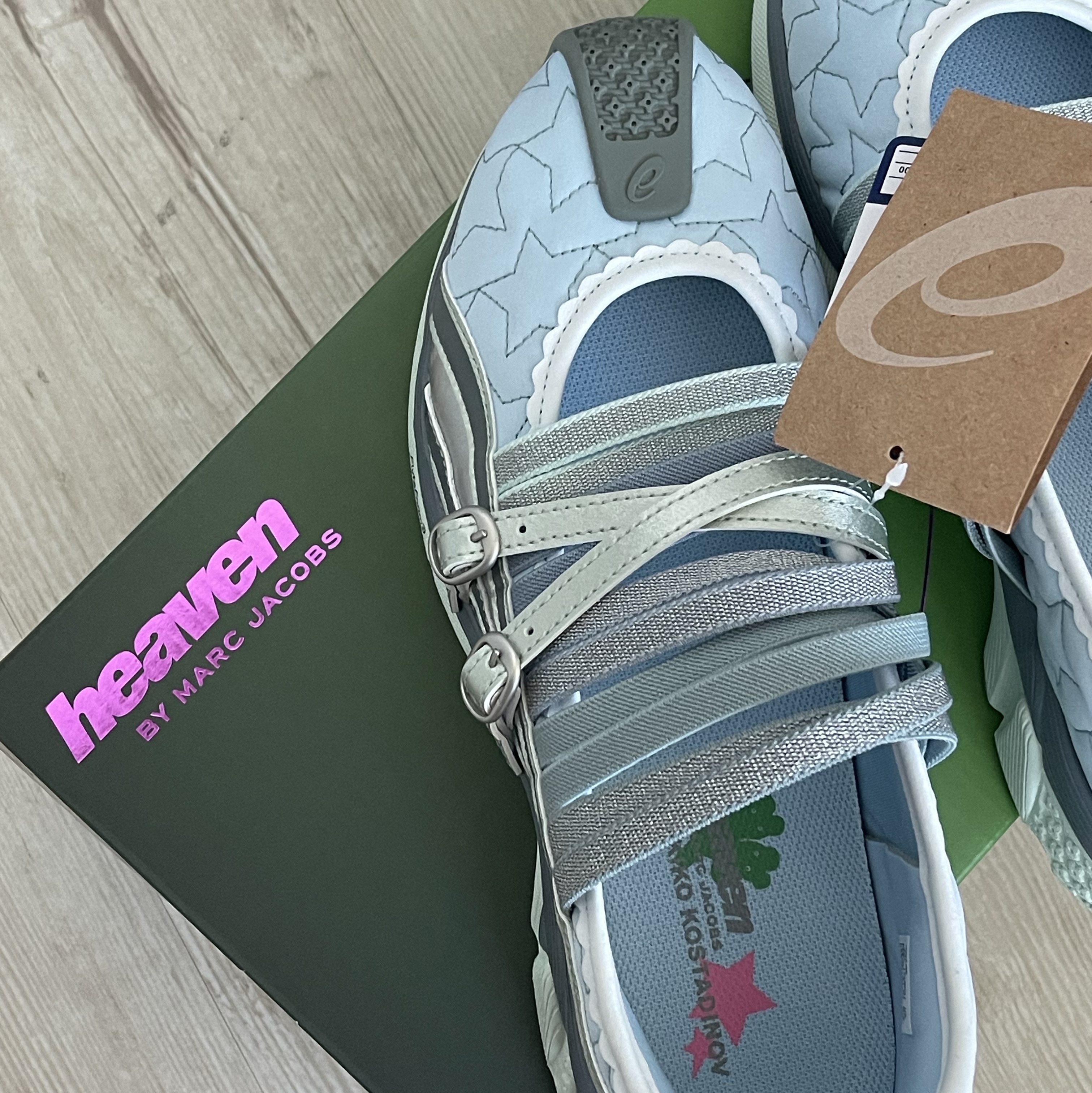 (W) Asics x Kiko Kostadinov x Heaven by Marc Jacobs Gel-Lokros Faded Denim Pale Aqua 착용 스타일 - 2
