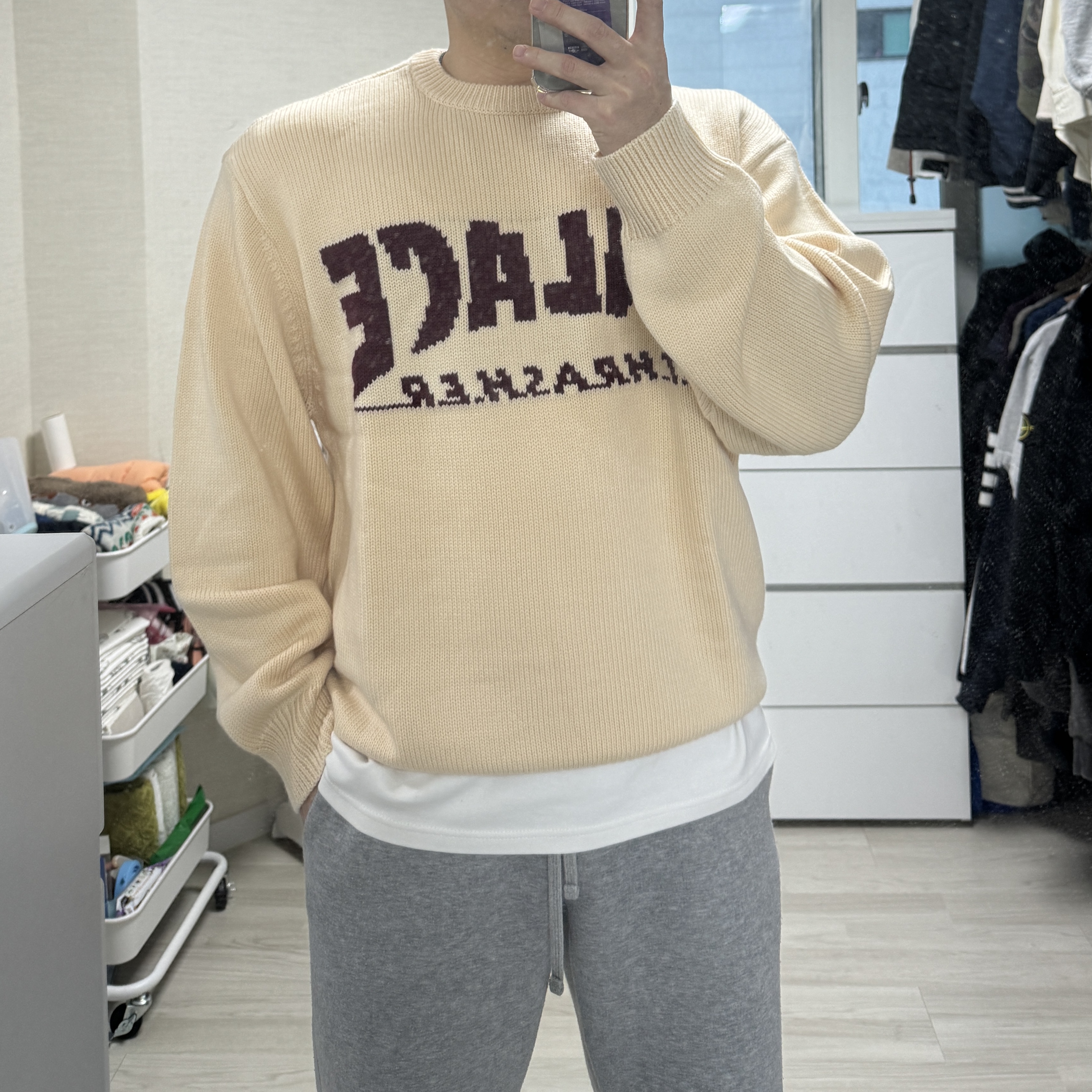 Palace x Thrasher Knit Beige - 24SS 착용 스타일