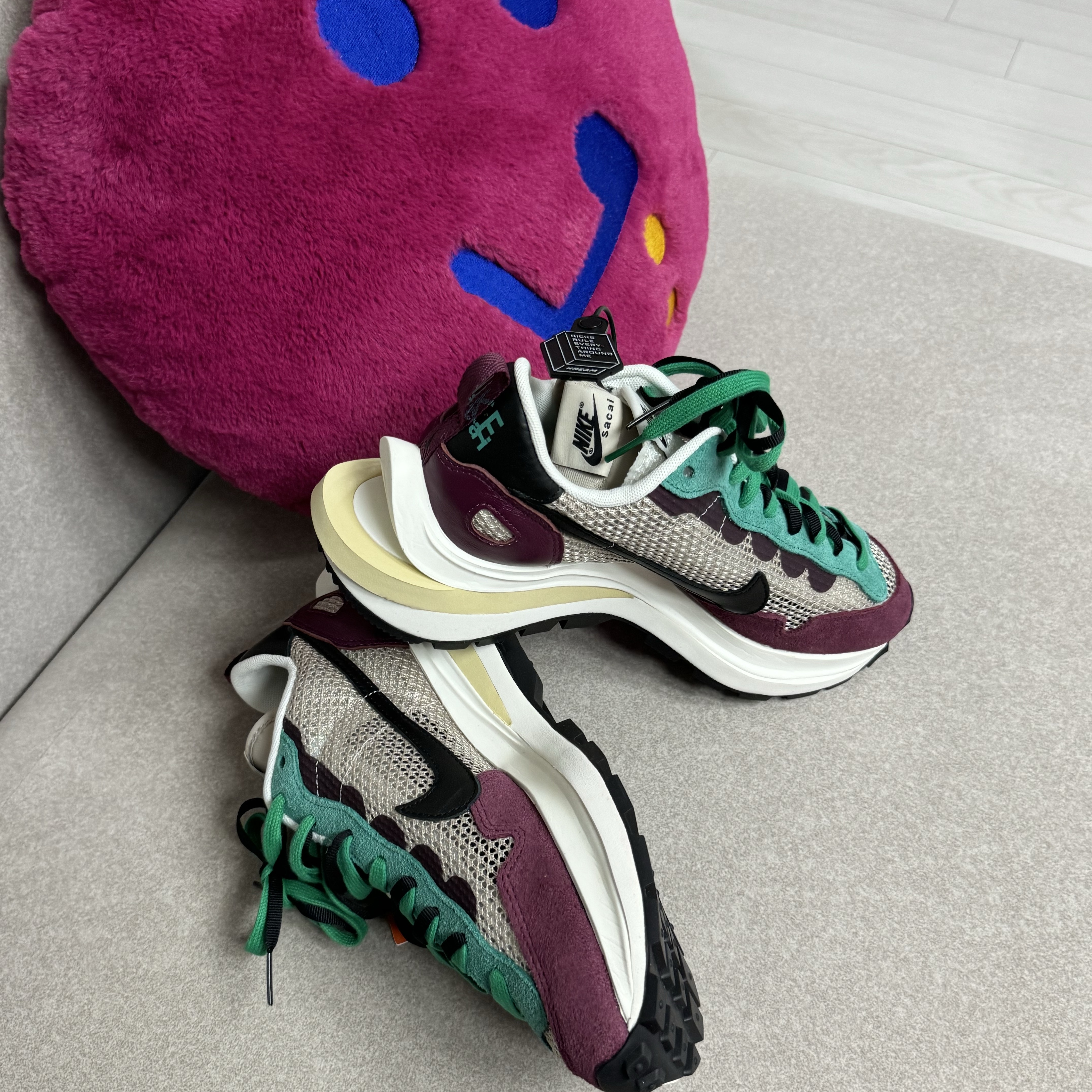 Nike x Sacai VaporWaffle String & Black Villain Red 착용 스타일