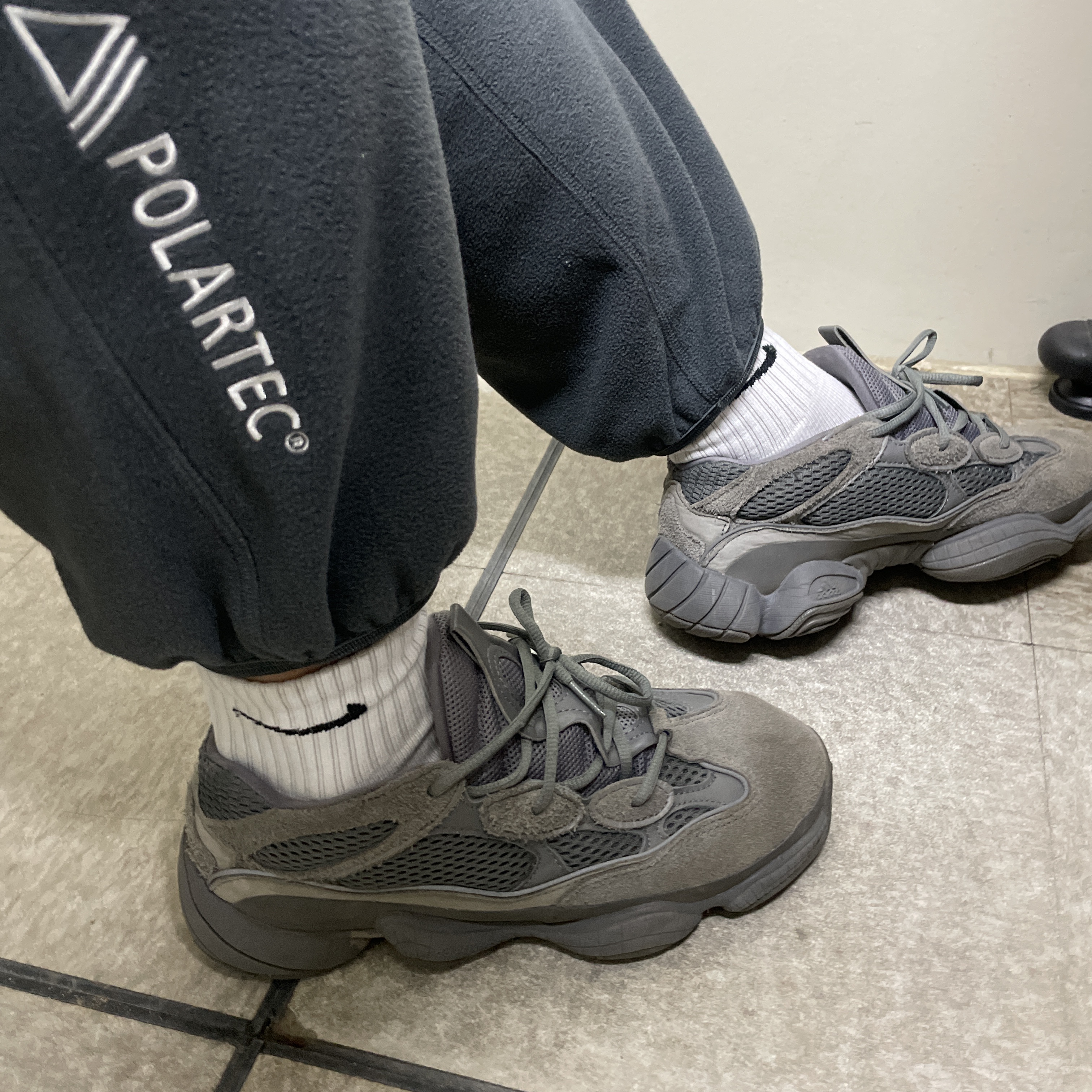 Nike ACG Polartec Wolf Tree Pants Anthracite Black - Asia, Adidas Yeezy 500 Granite 착용 스타일