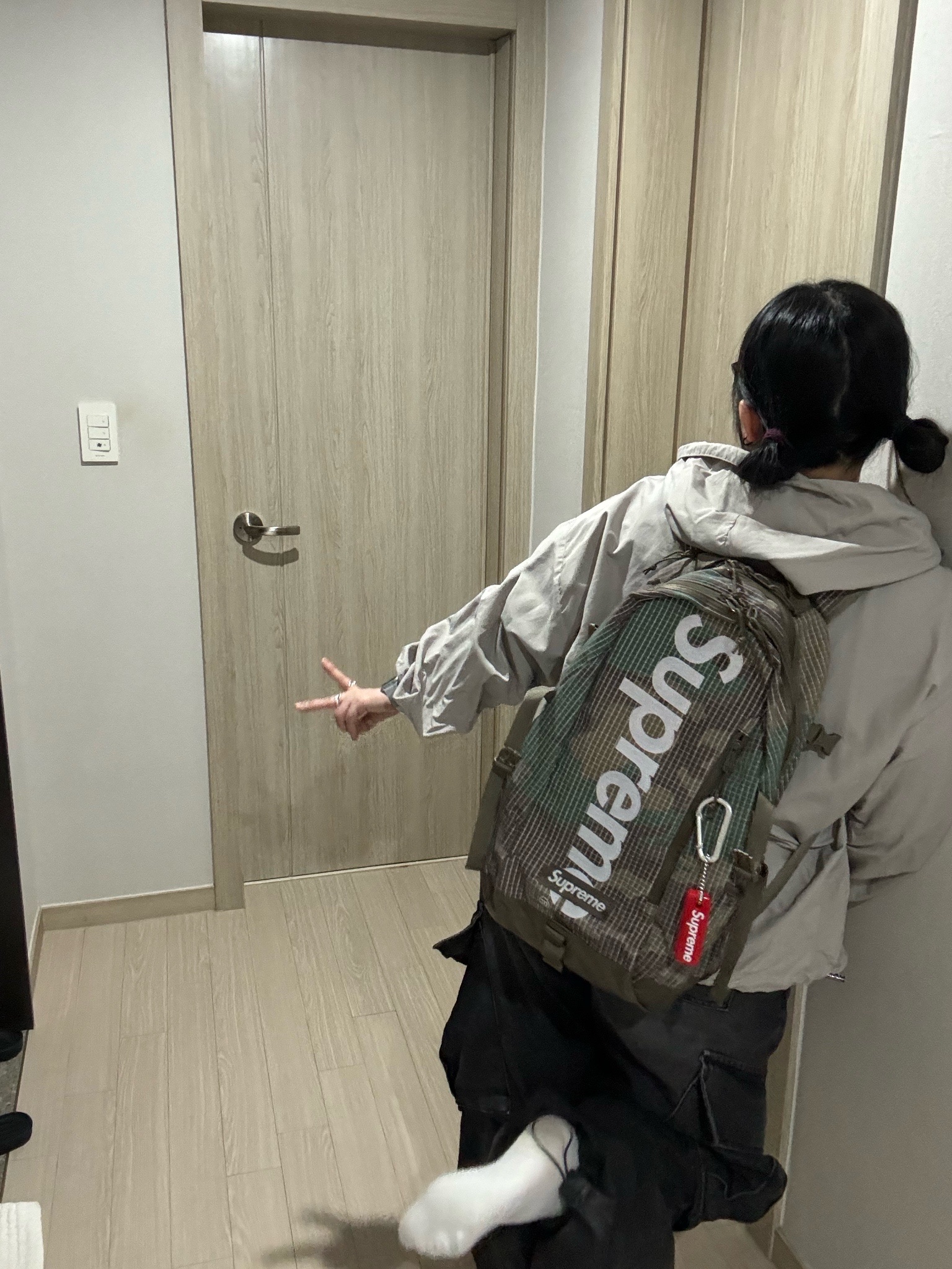 Supreme Floating Keychain Red - 23FW, Human Made Carabiner 70mm Silver 착용 스타일 - 2