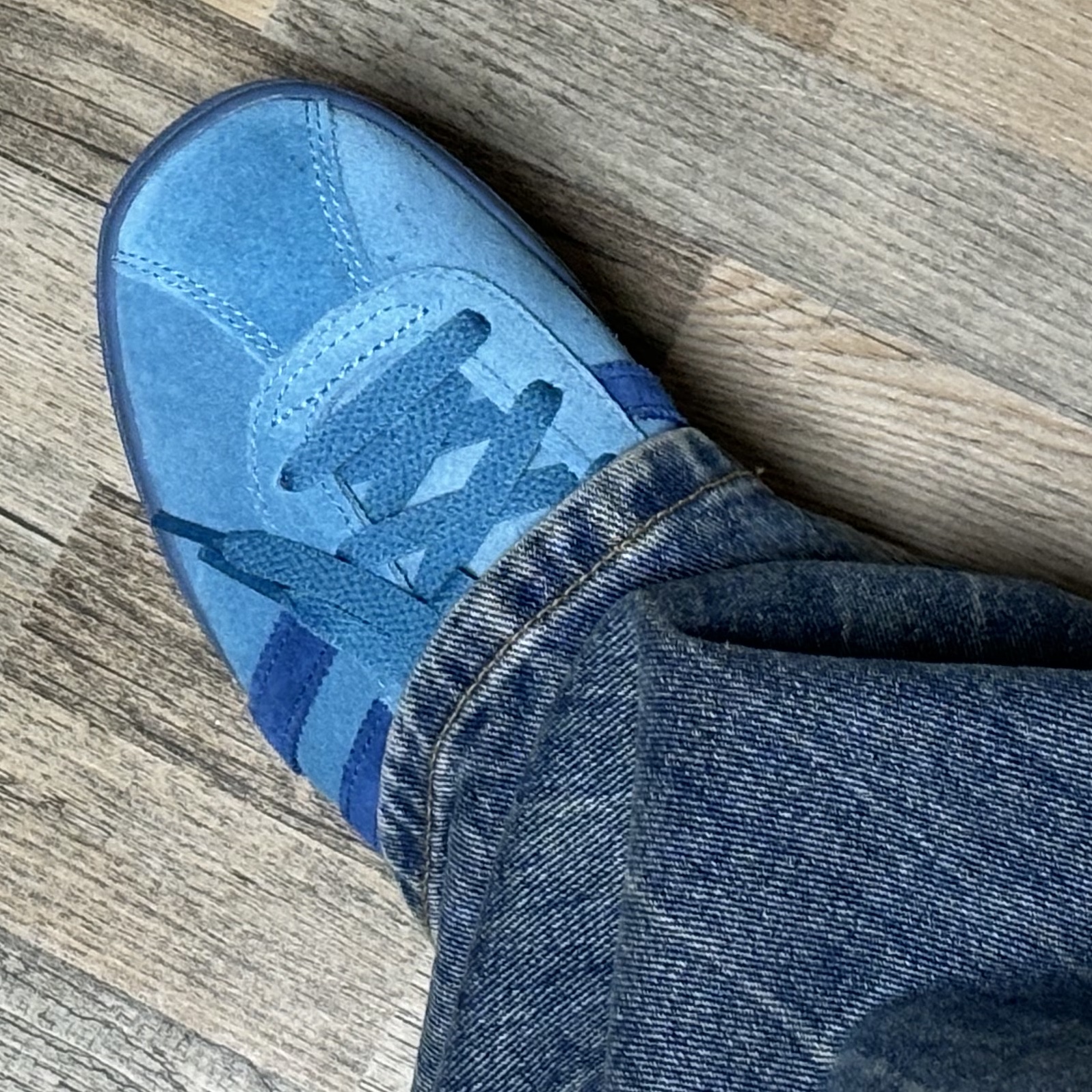 Adidas Bali Tactile Steel Dark Marine 착용 스타일 - 2