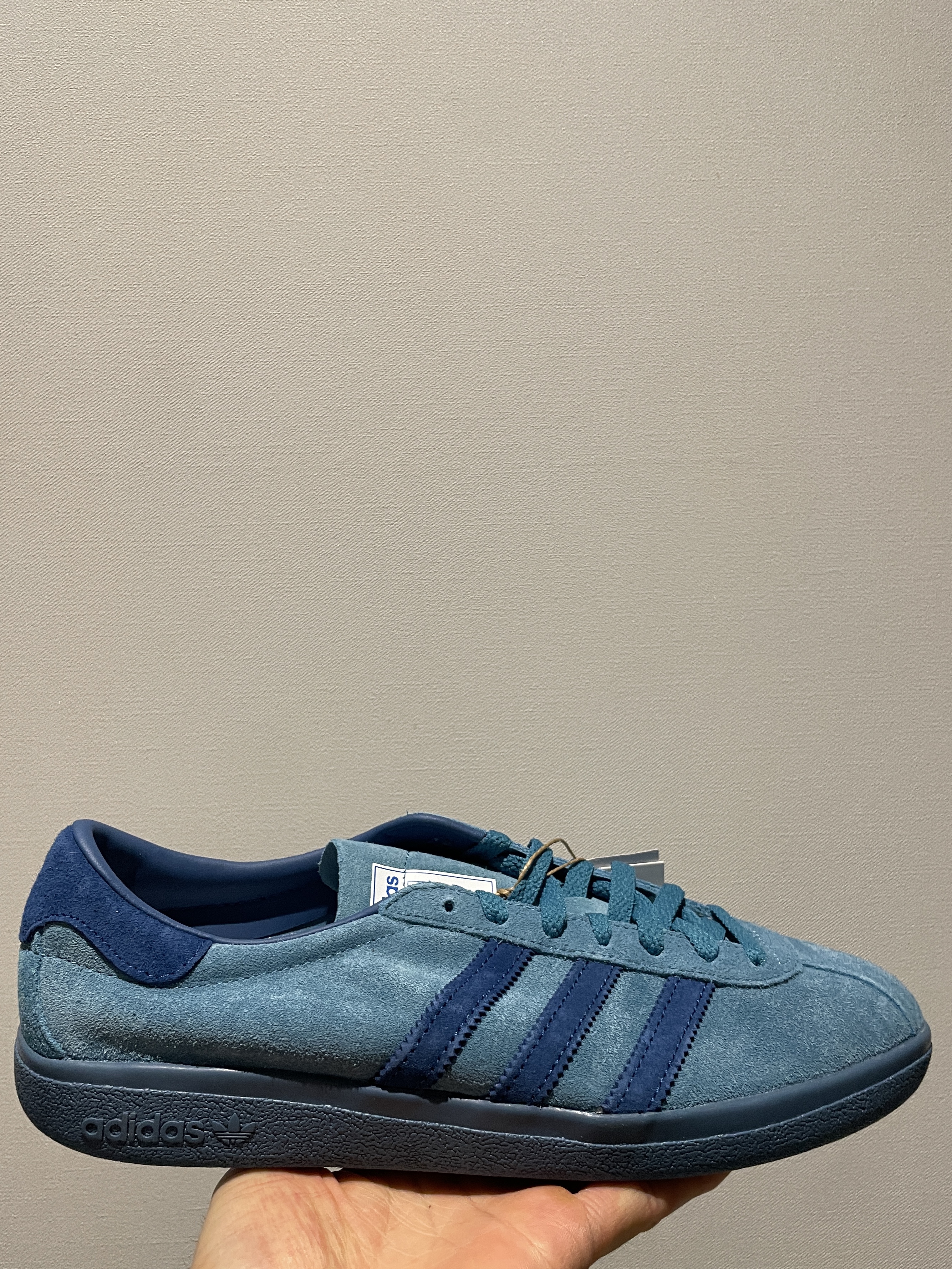 Adidas Bali Tactile Steel Dark Marine 착용 스타일 - 2
