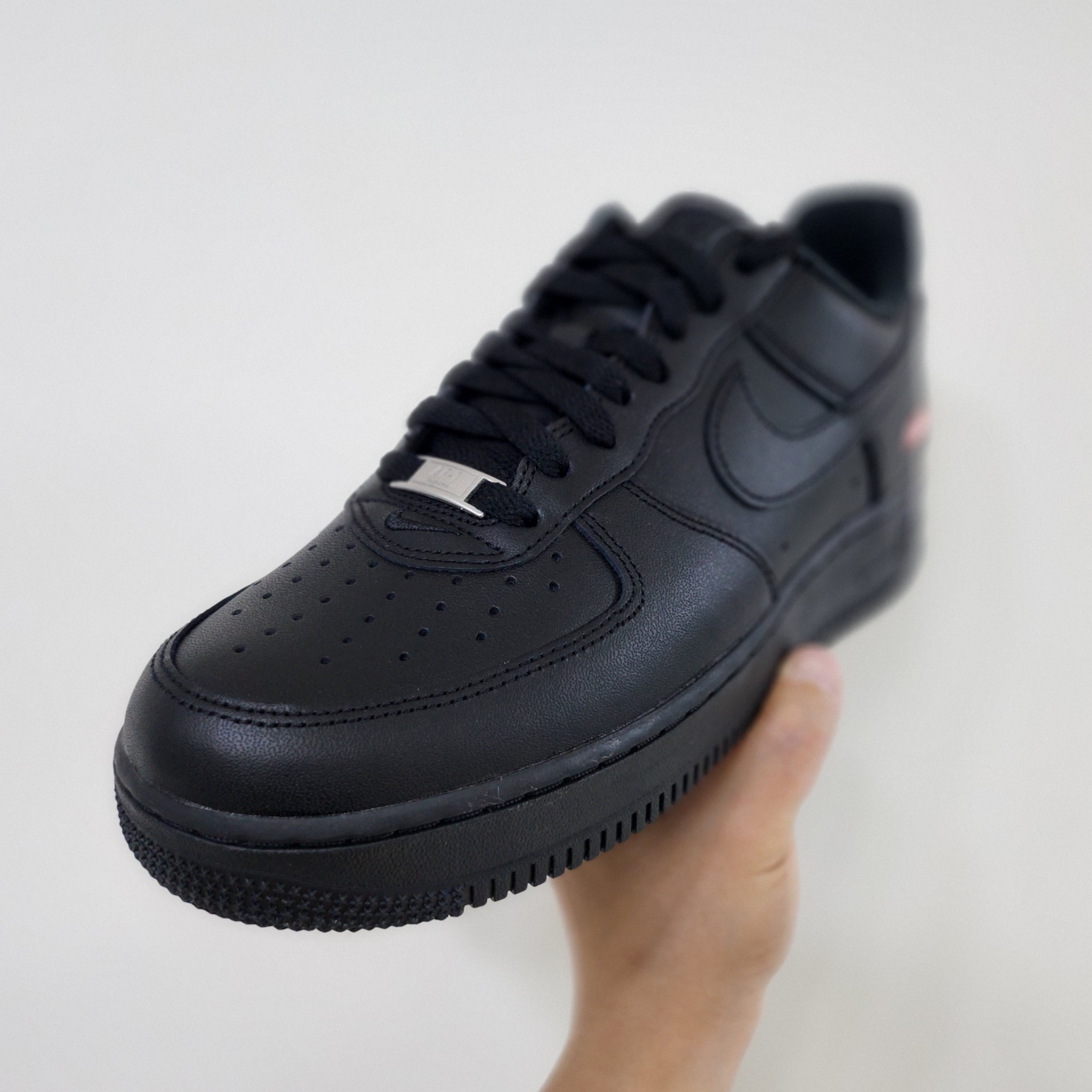 Nike x Supreme Air Force 1 Low Black 착용 스타일 - 1