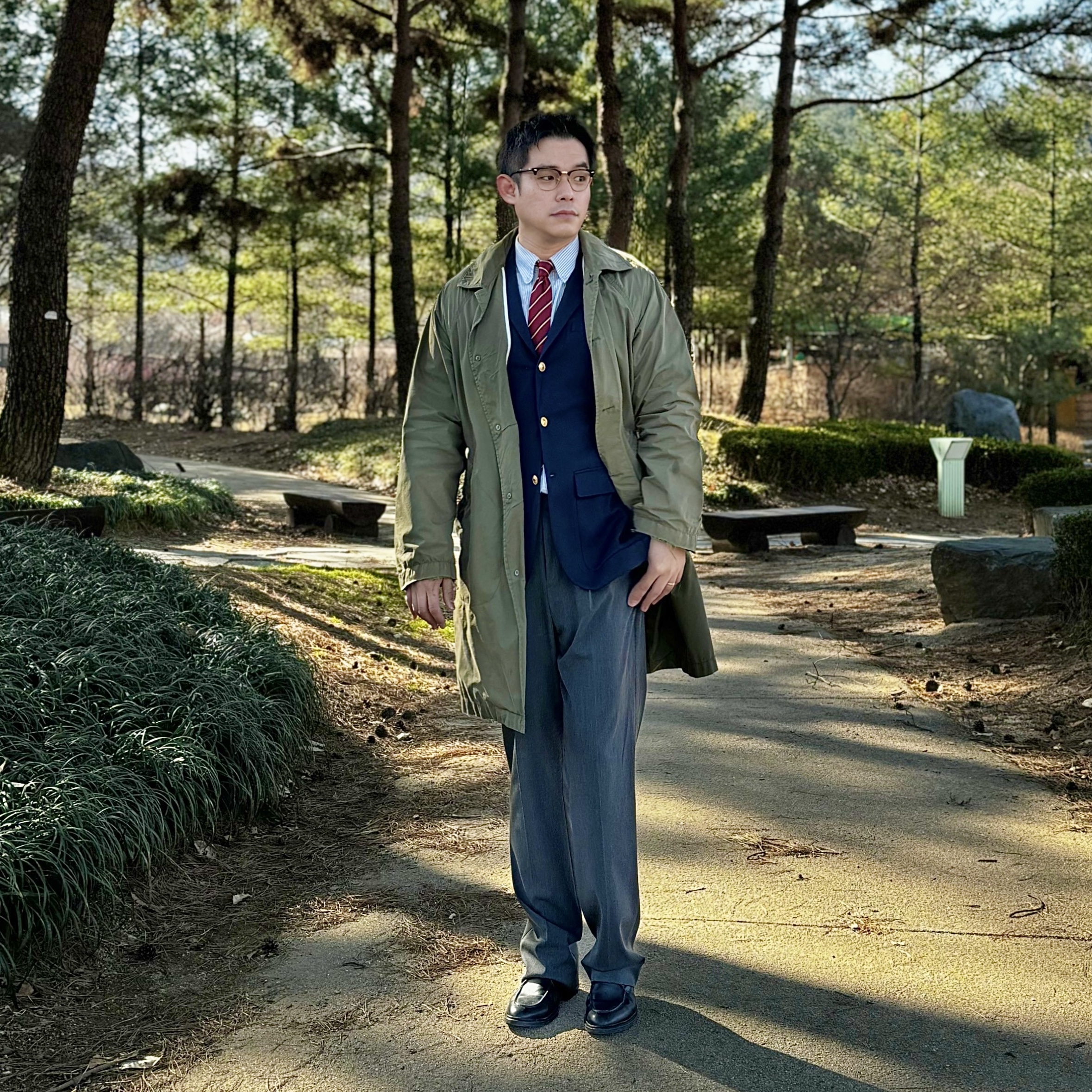 Ray-Ban Clubmaster Classic Polished Tortoise On Gold Frame Green Classic G-15 Lenses 착용 스타일 - 2