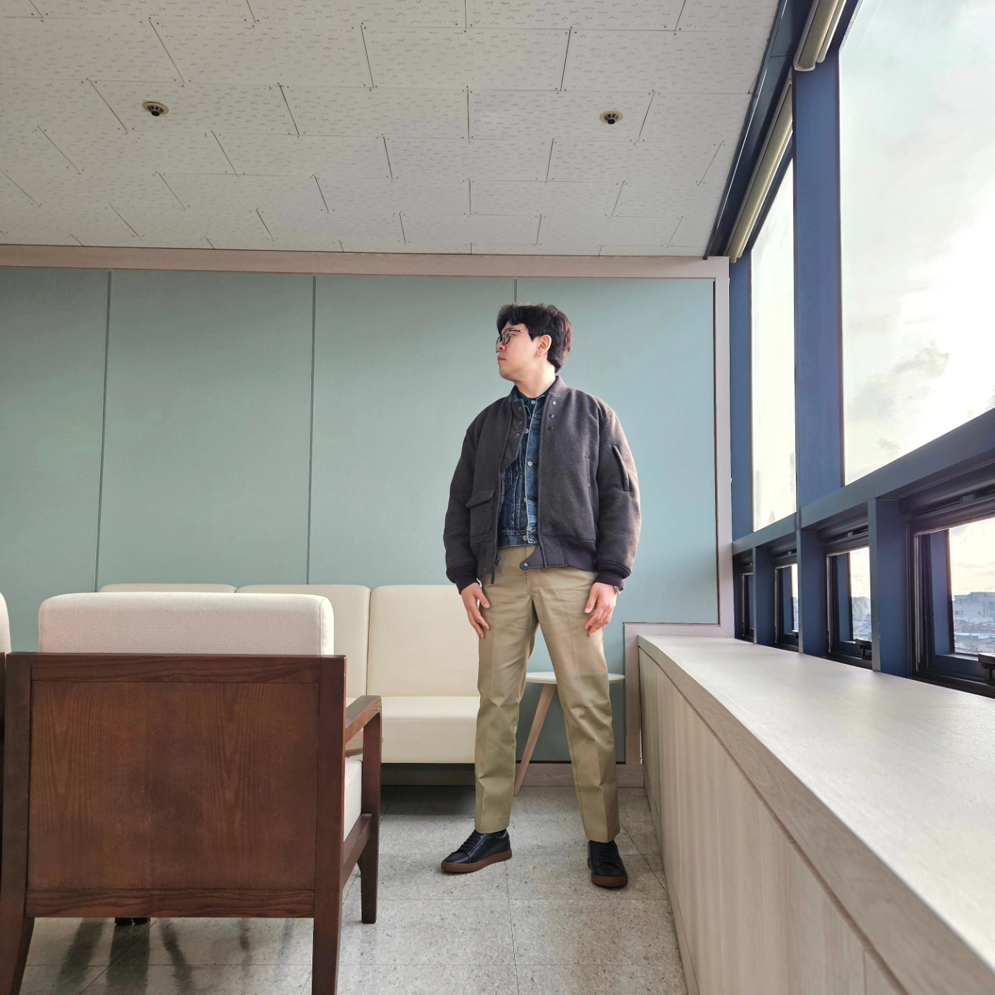 Uniqlo x Engineered Garments Pufftech Short Blouson Dark Gray, Dickies Original 874 Work Pant Khaki 착용 스타일 - 1